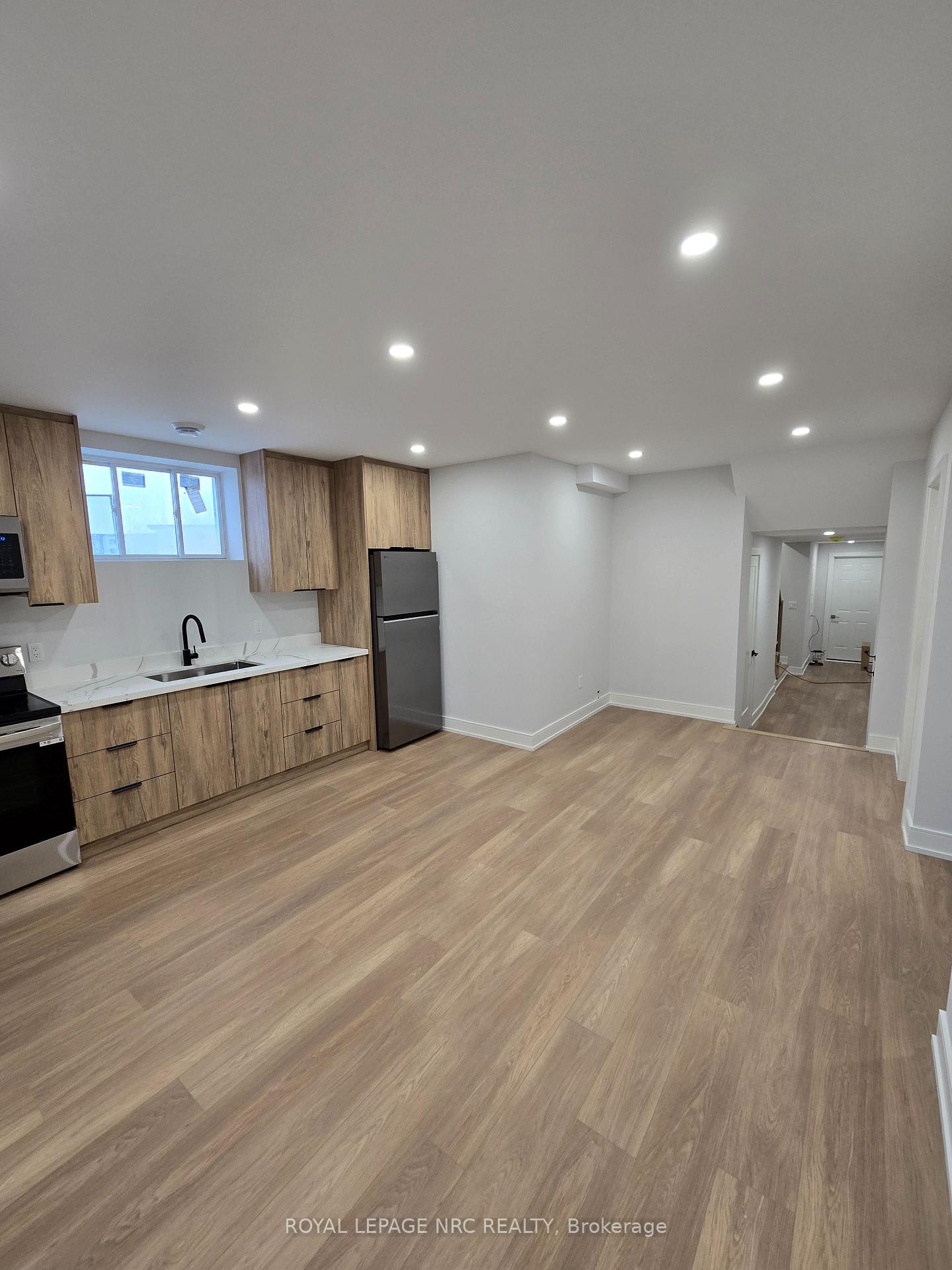 Photo 8 of Unit Lower, 7394 Splendour Drive, Niagara Falls, Brown — HOMEH