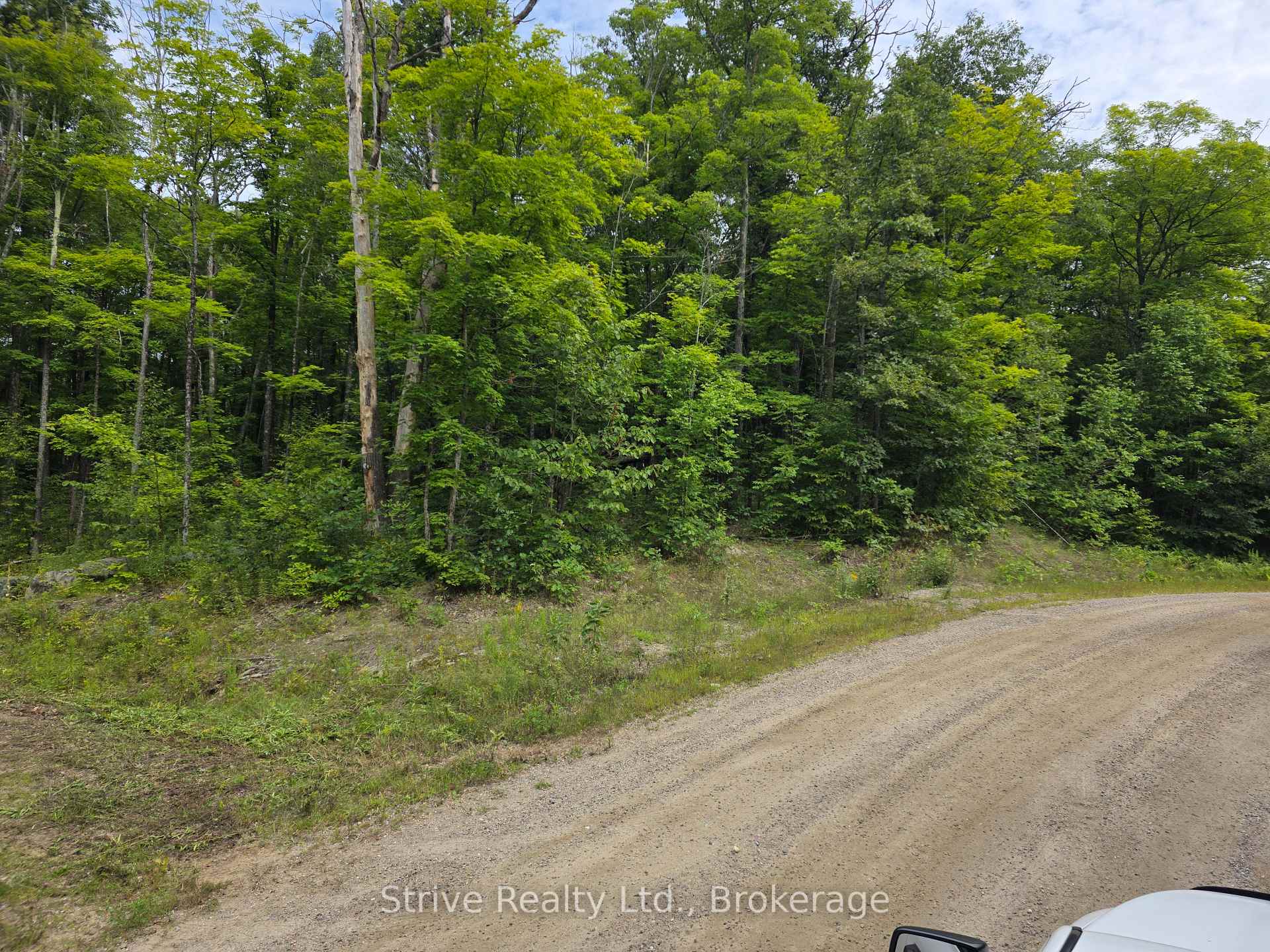 Photo 2 of 1303 Whites Road, Frontenac, Frontenac North — HOMEH