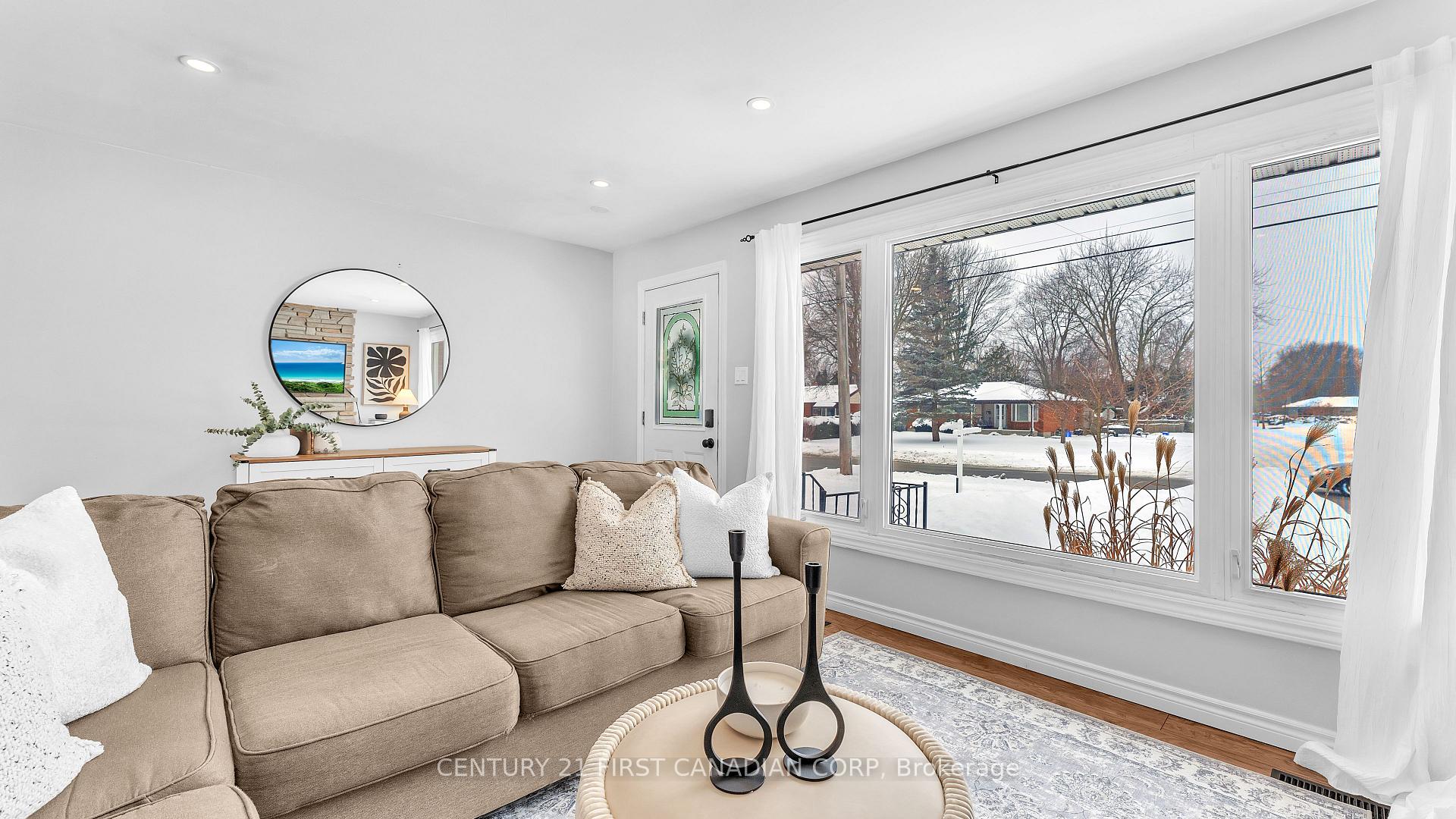 Photo 4 of Unit UPPER UNIT, 238 Mcnay Street, London, East C — HOMEH