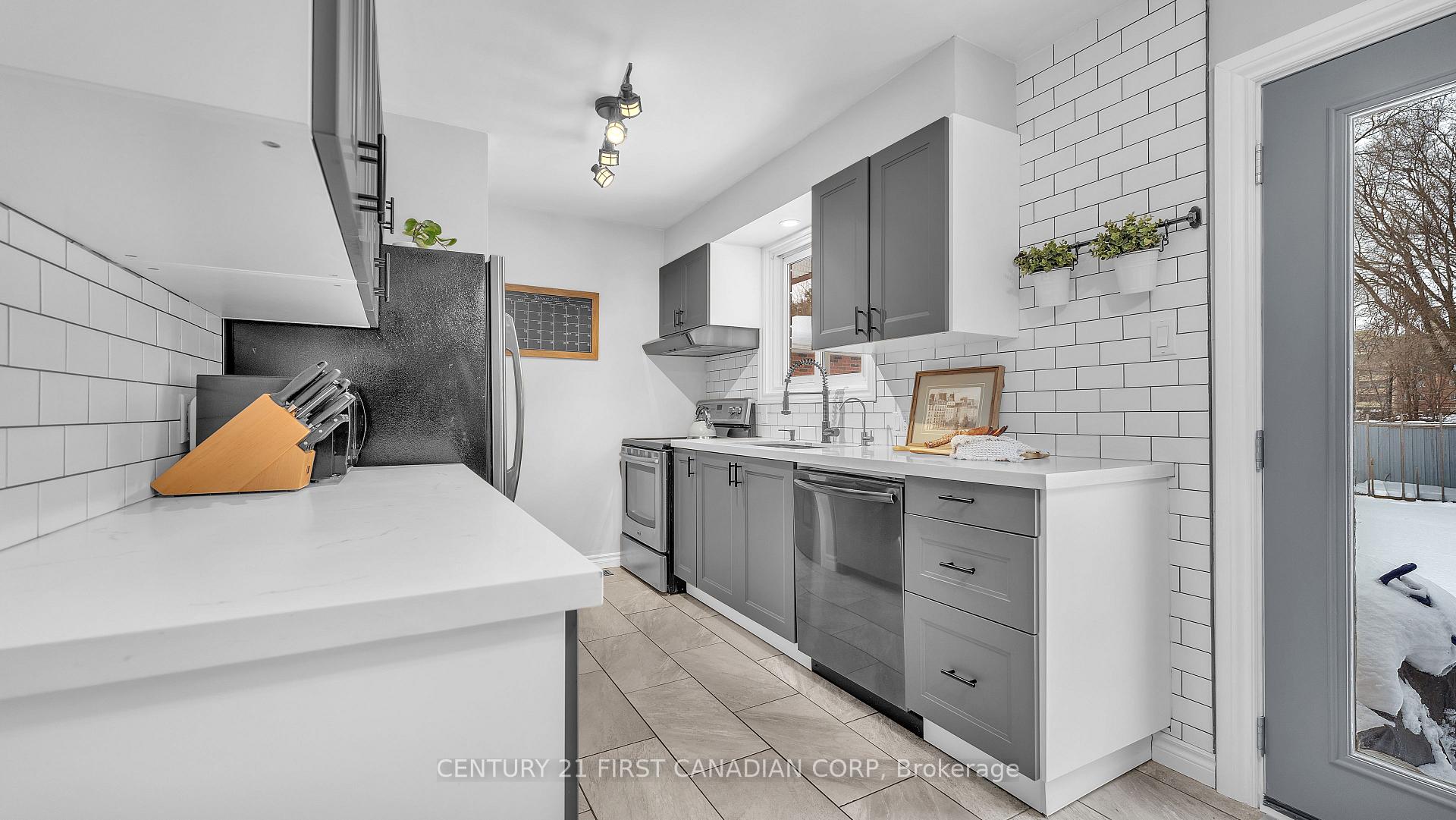 Photo 9 of Unit UPPER UNIT, 238 Mcnay Street, London, East C — HOMEH