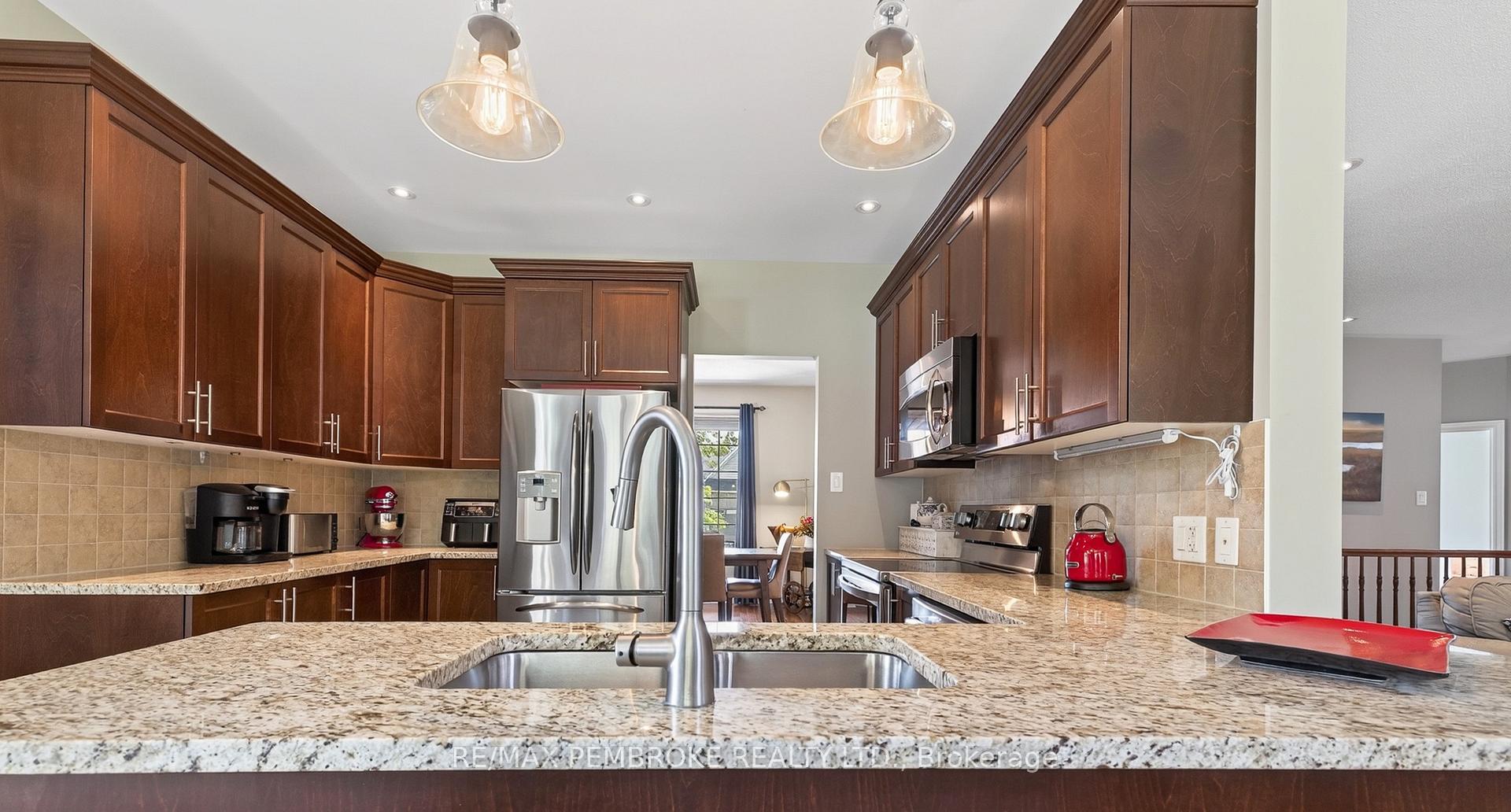 Photo 9 of 26 Bedard Boulevard, Petawawa, Petawawa — HOMEH