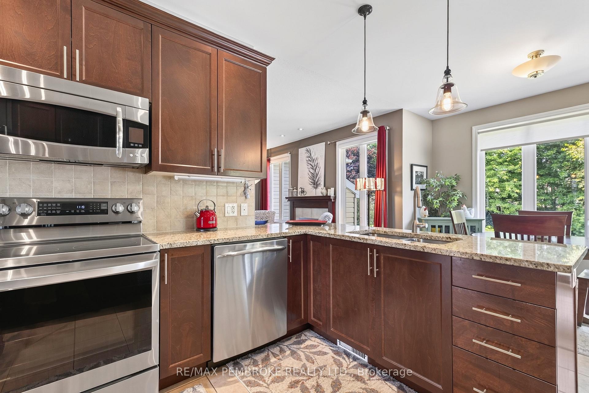 Photo 12 of 26 Bedard Boulevard, Petawawa, Petawawa — HOMEH