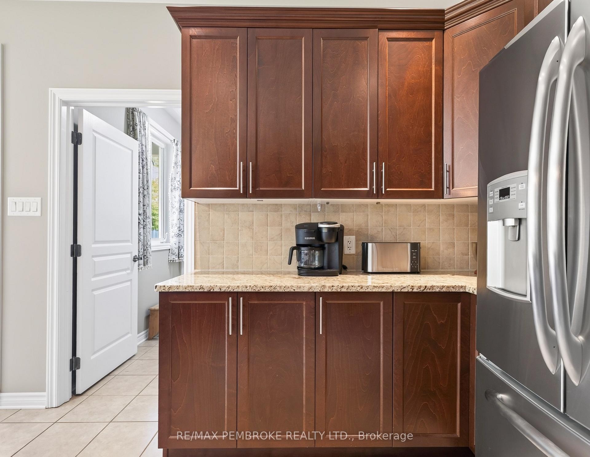 Photo 13 of 26 Bedard Boulevard, Petawawa, Petawawa — HOMEH