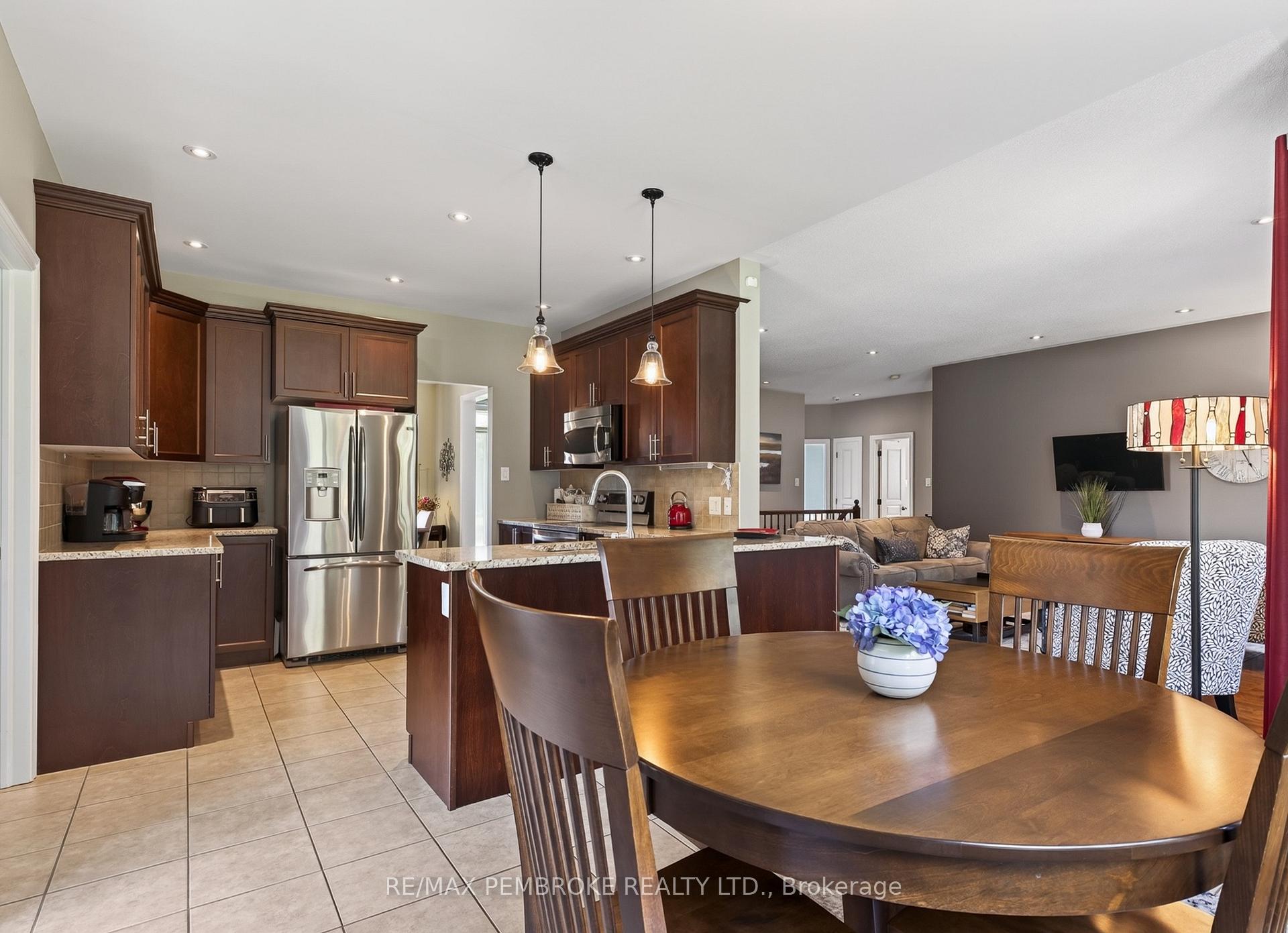 Photo 17 of 26 Bedard Boulevard, Petawawa, Petawawa — HOMEH