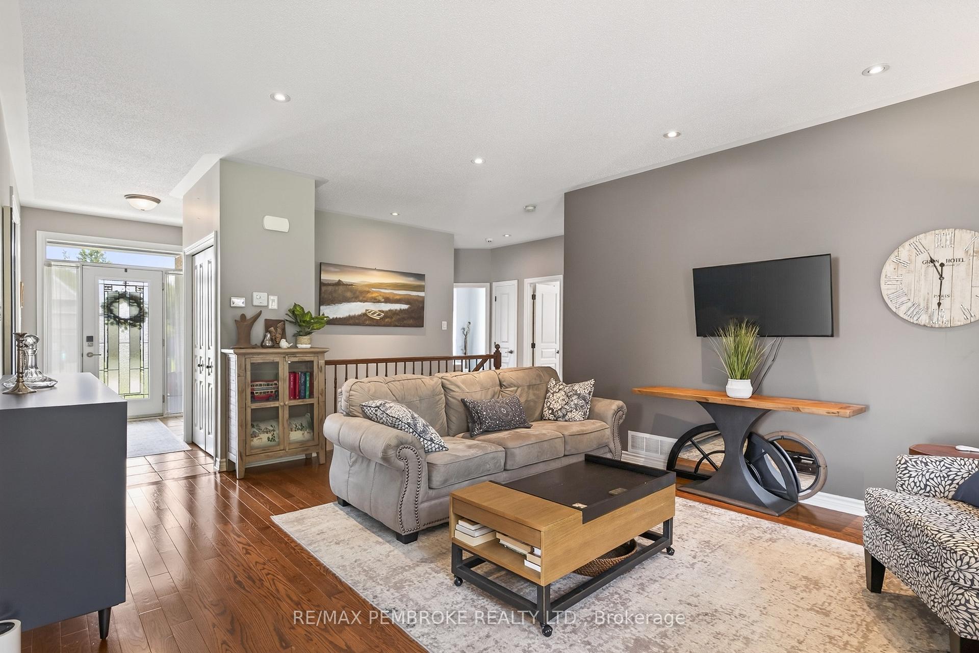 Photo 21 of 26 Bedard Boulevard, Petawawa, Petawawa — HOMEH