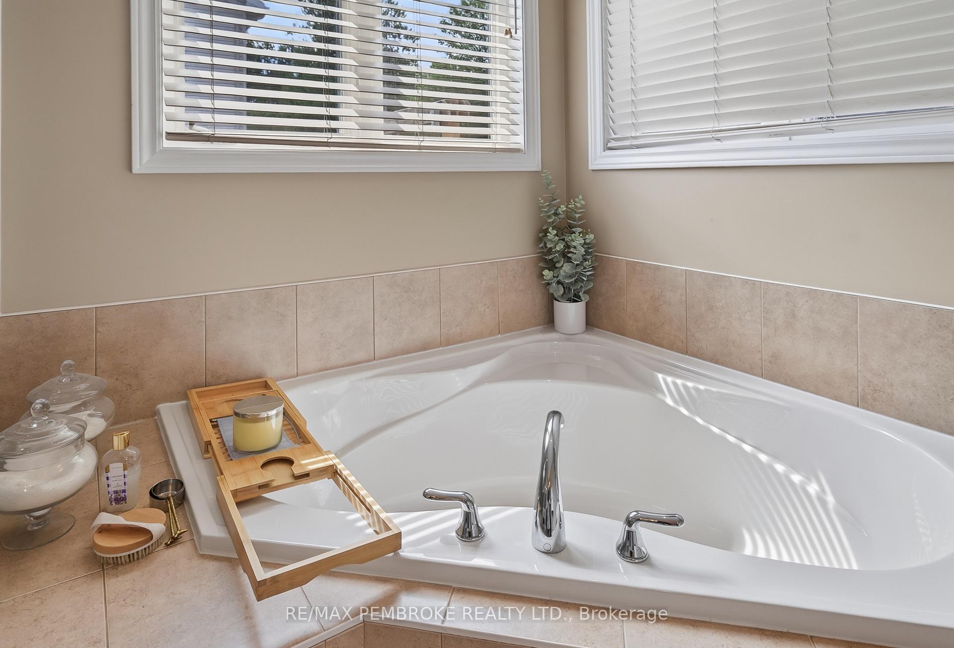 Photo 26 of 26 Bedard Boulevard, Petawawa, Petawawa — HOMEH