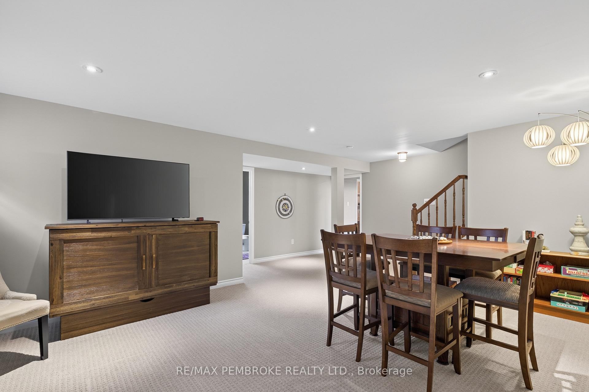 Photo 32 of 26 Bedard Boulevard, Petawawa, Petawawa — HOMEH