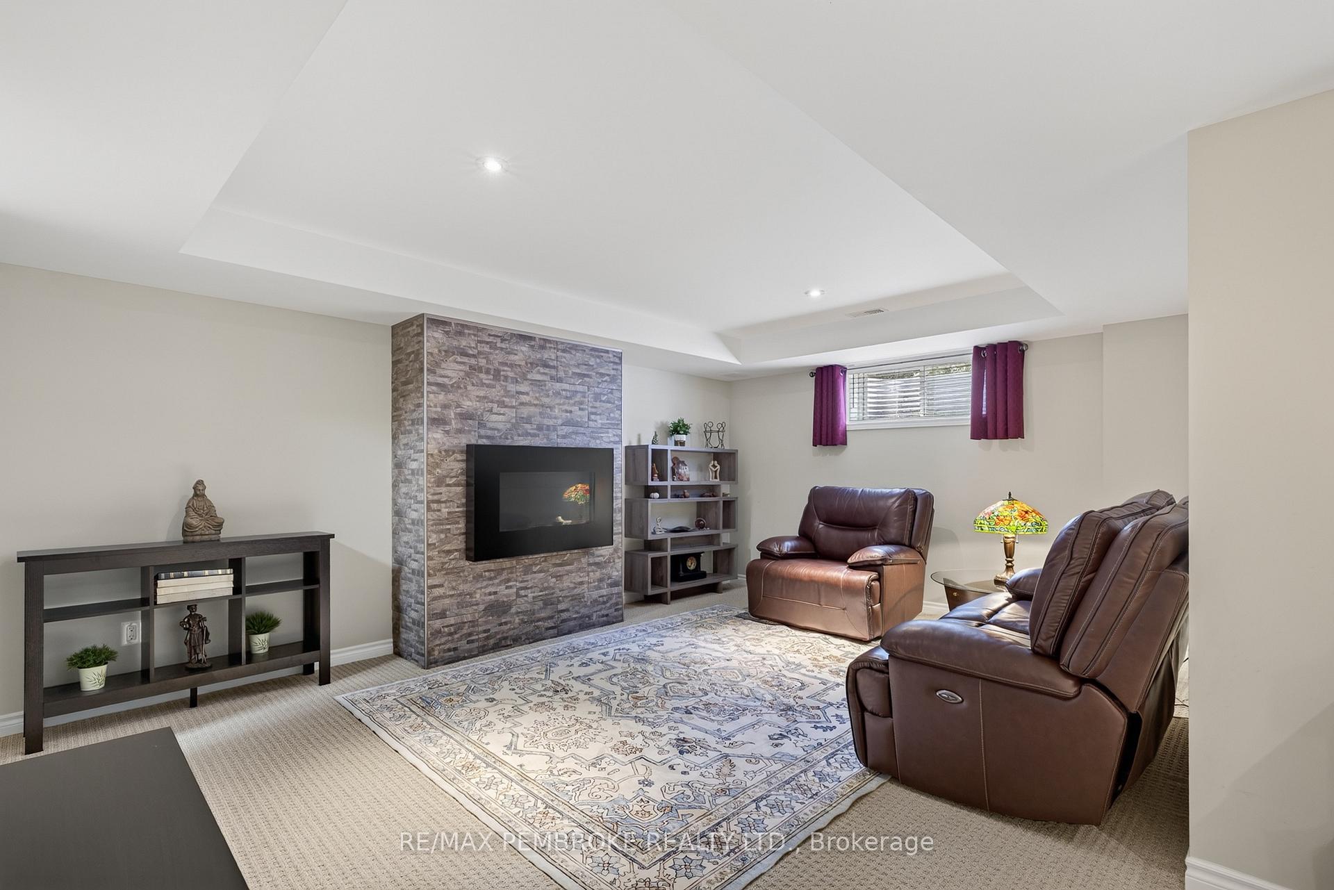 Photo 33 of 26 Bedard Boulevard, Petawawa, Petawawa — HOMEH