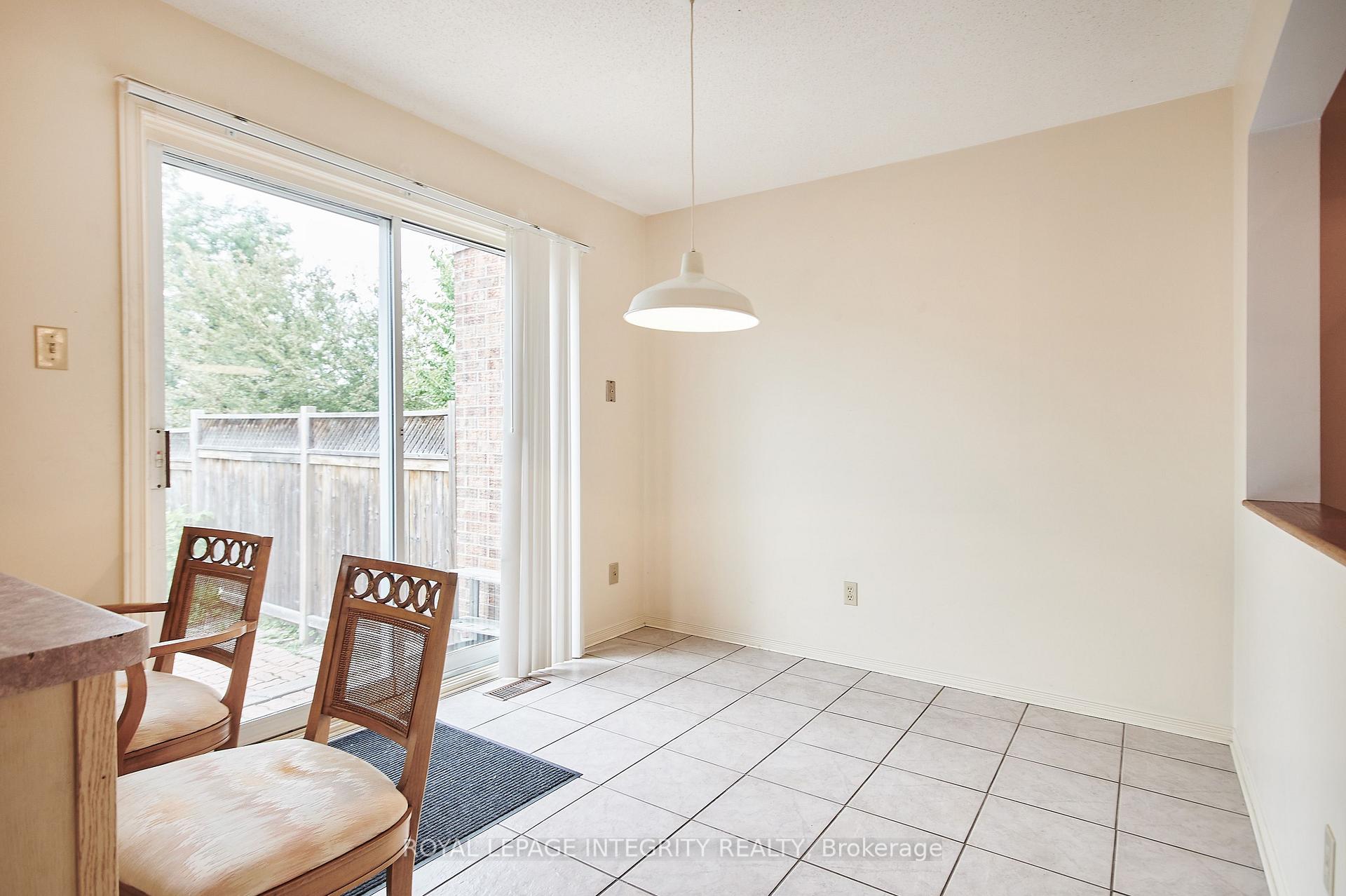 Photo 19 of 51 Havenhurst Crescent, Ottawa, Hunt Club Park/Greenboro — HOMEH