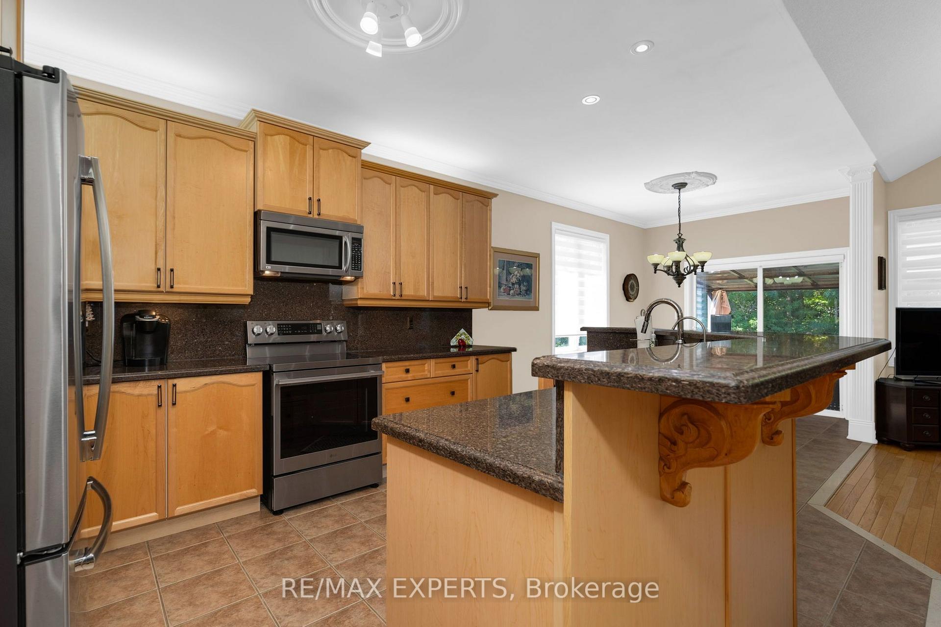 Photo 10 of 8 Evans Ridge, Caledon, Bolton North — HOMEH