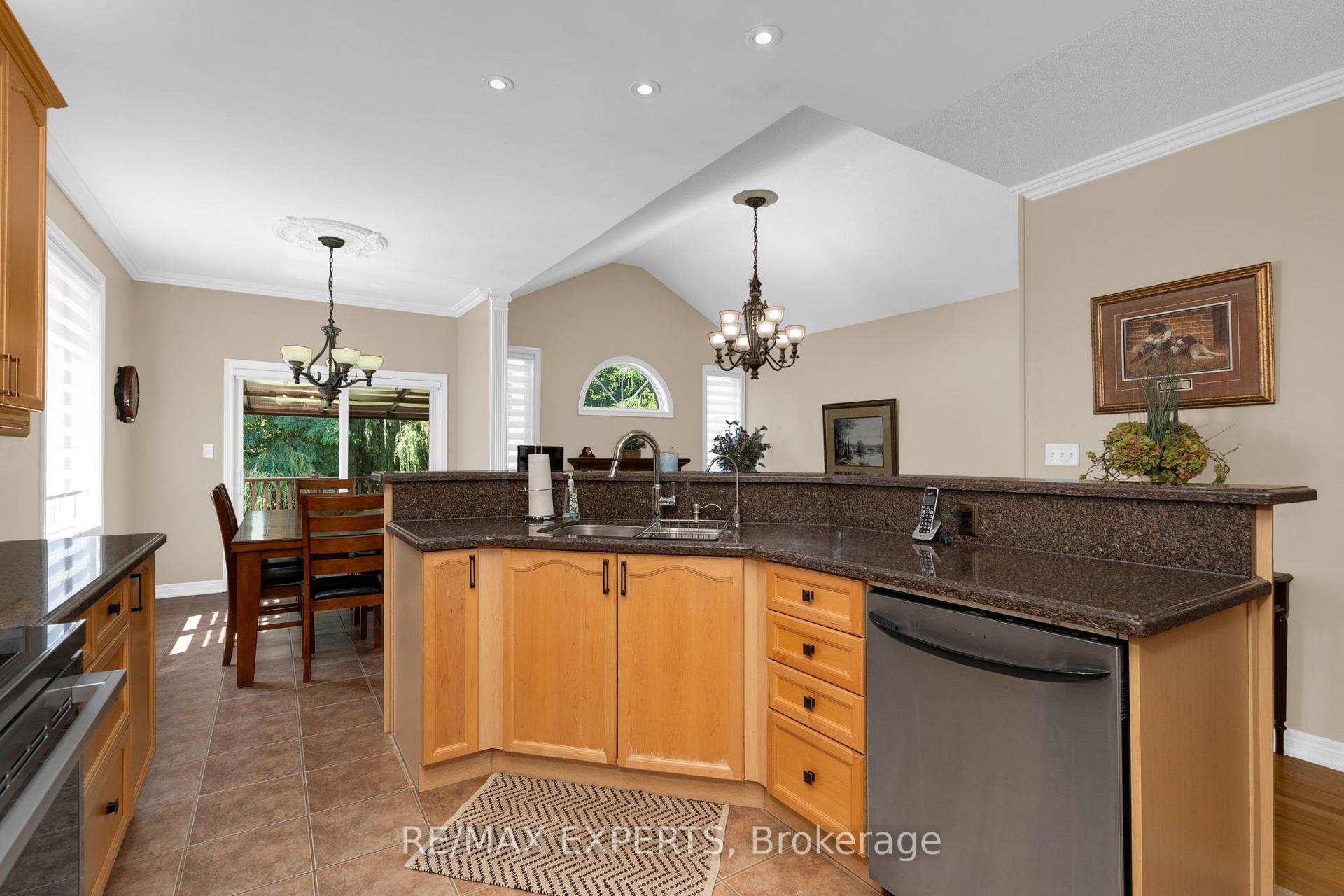 Photo 12 of 8 Evans Ridge, Caledon, Bolton North — HOMEH
