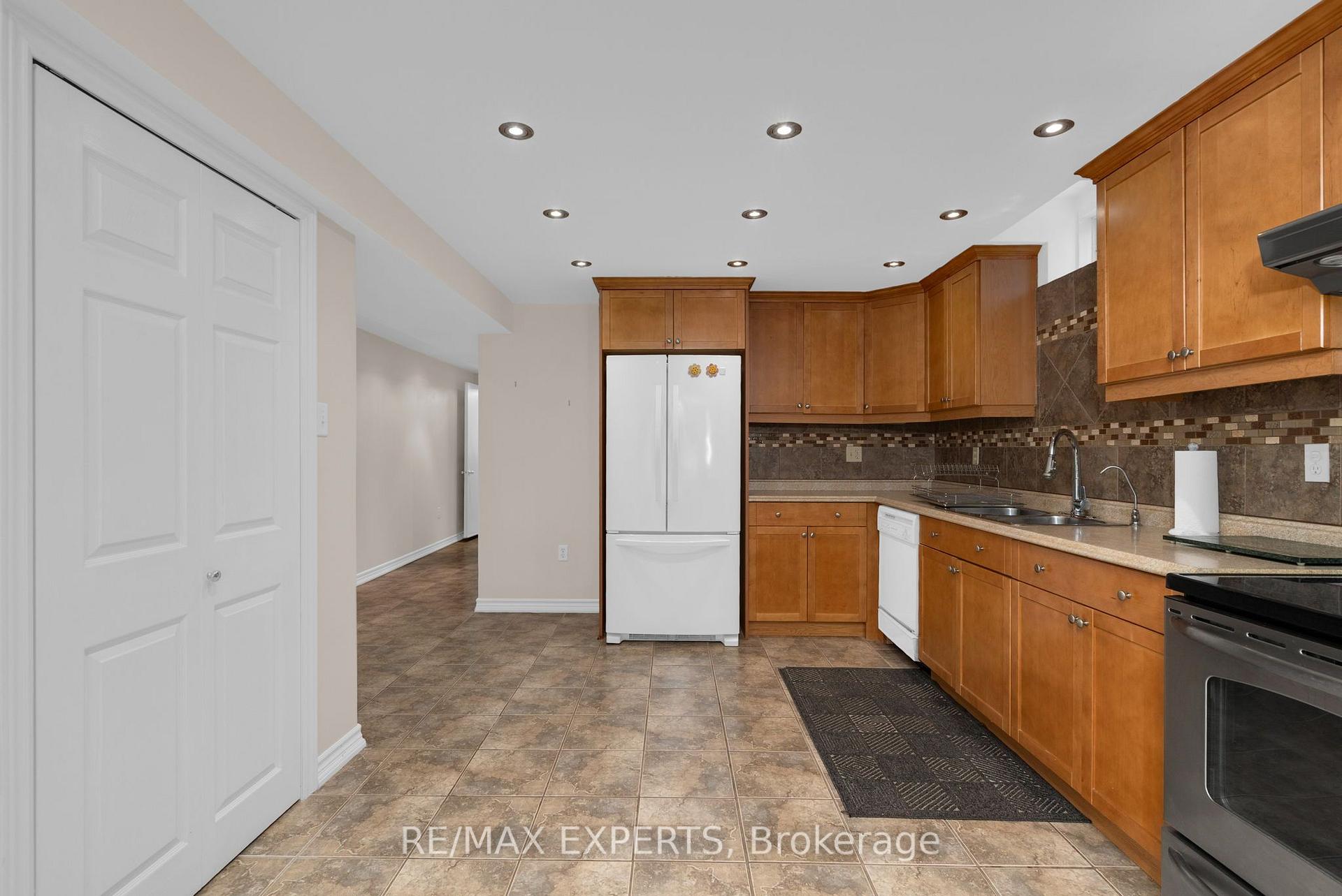 Photo 33 of 8 Evans Ridge, Caledon, Bolton North — HOMEH