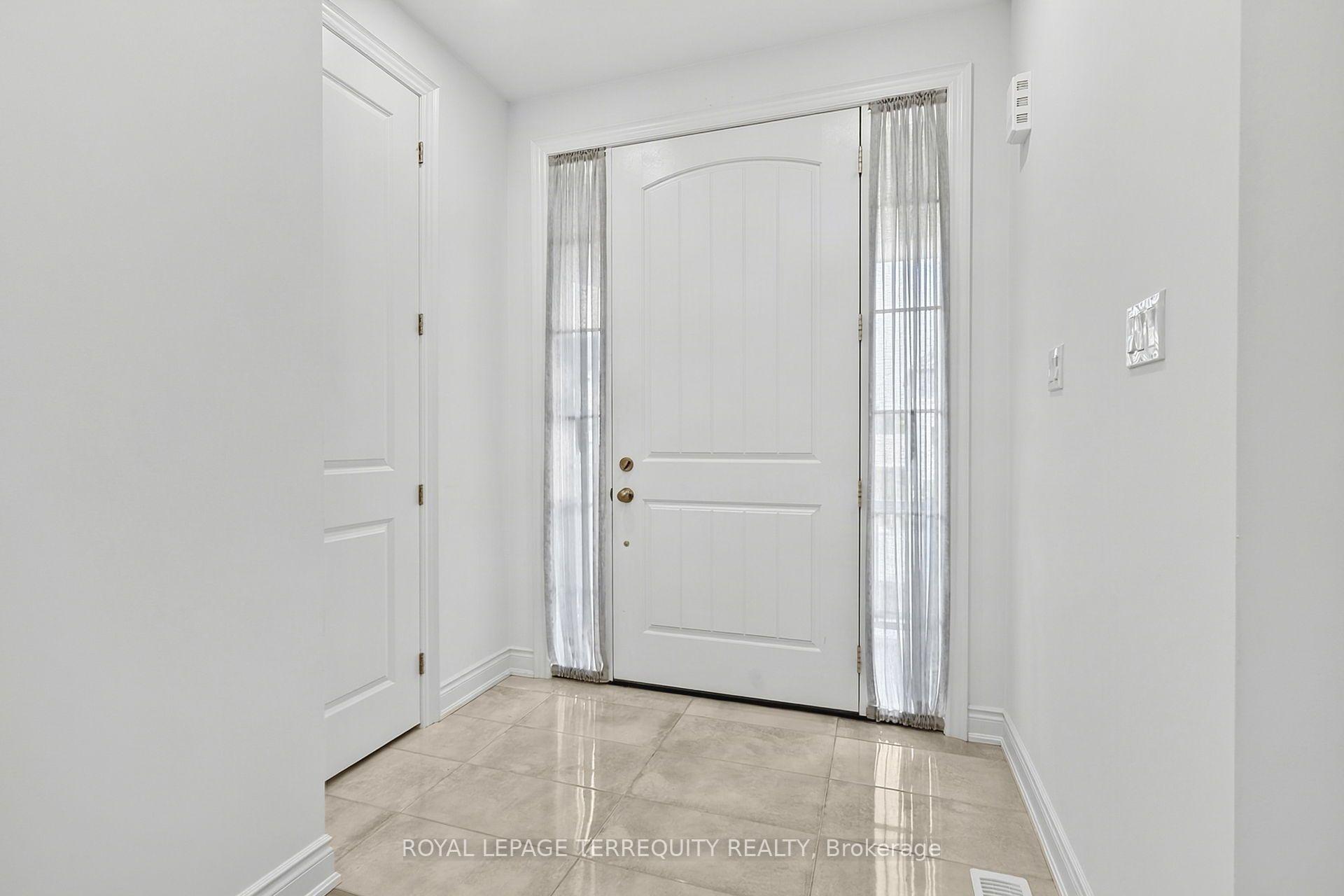 Photo 3 of 9 Kiernan Crescent N, New Tecumseth, Alliston — HOMEH