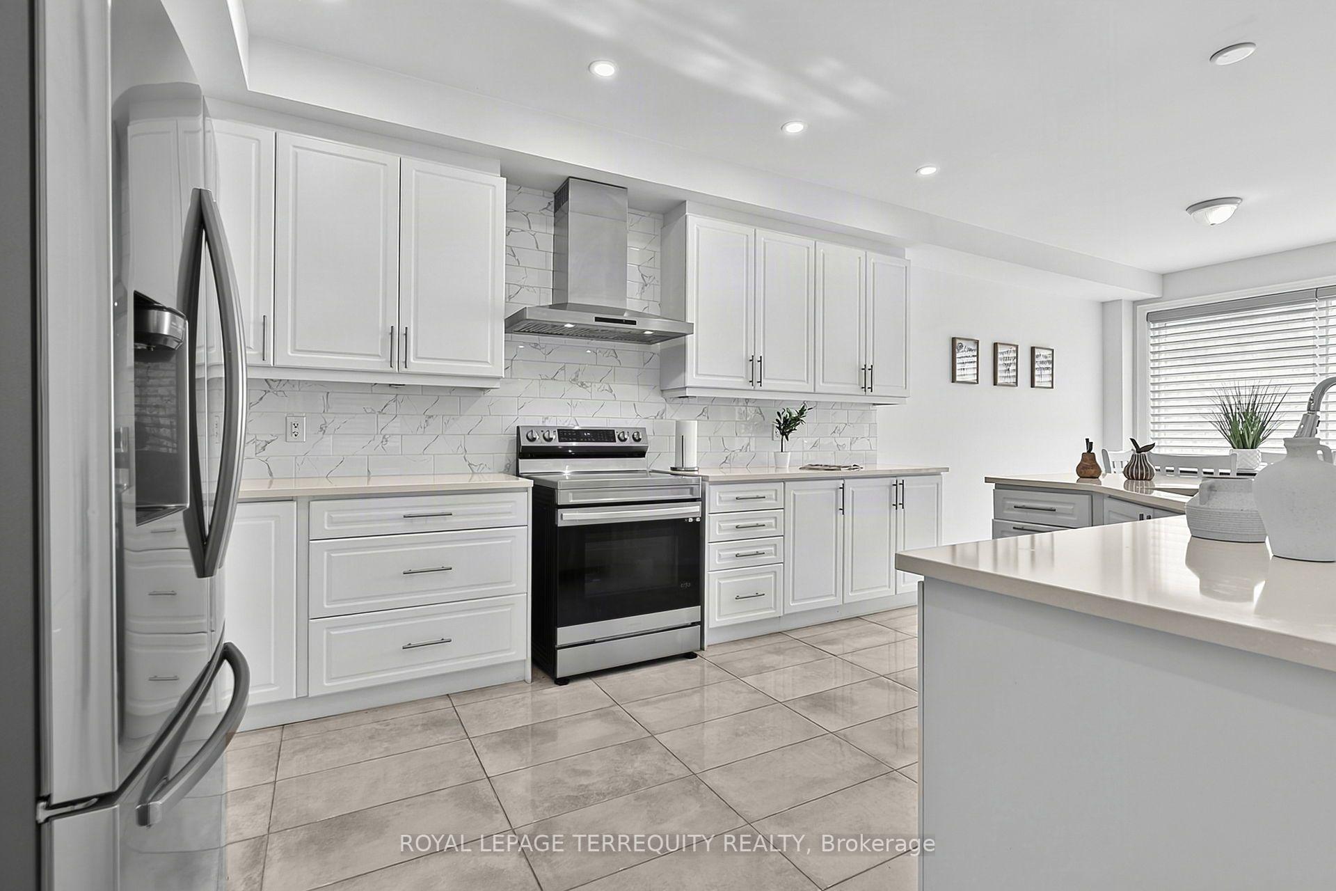 Photo 11 of 9 Kiernan Crescent N, New Tecumseth, Alliston — HOMEH