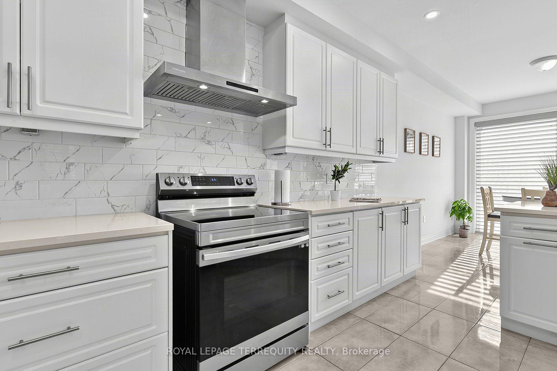 Photo 12 of 9 Kiernan Crescent N, New Tecumseth, Alliston — HOMEH