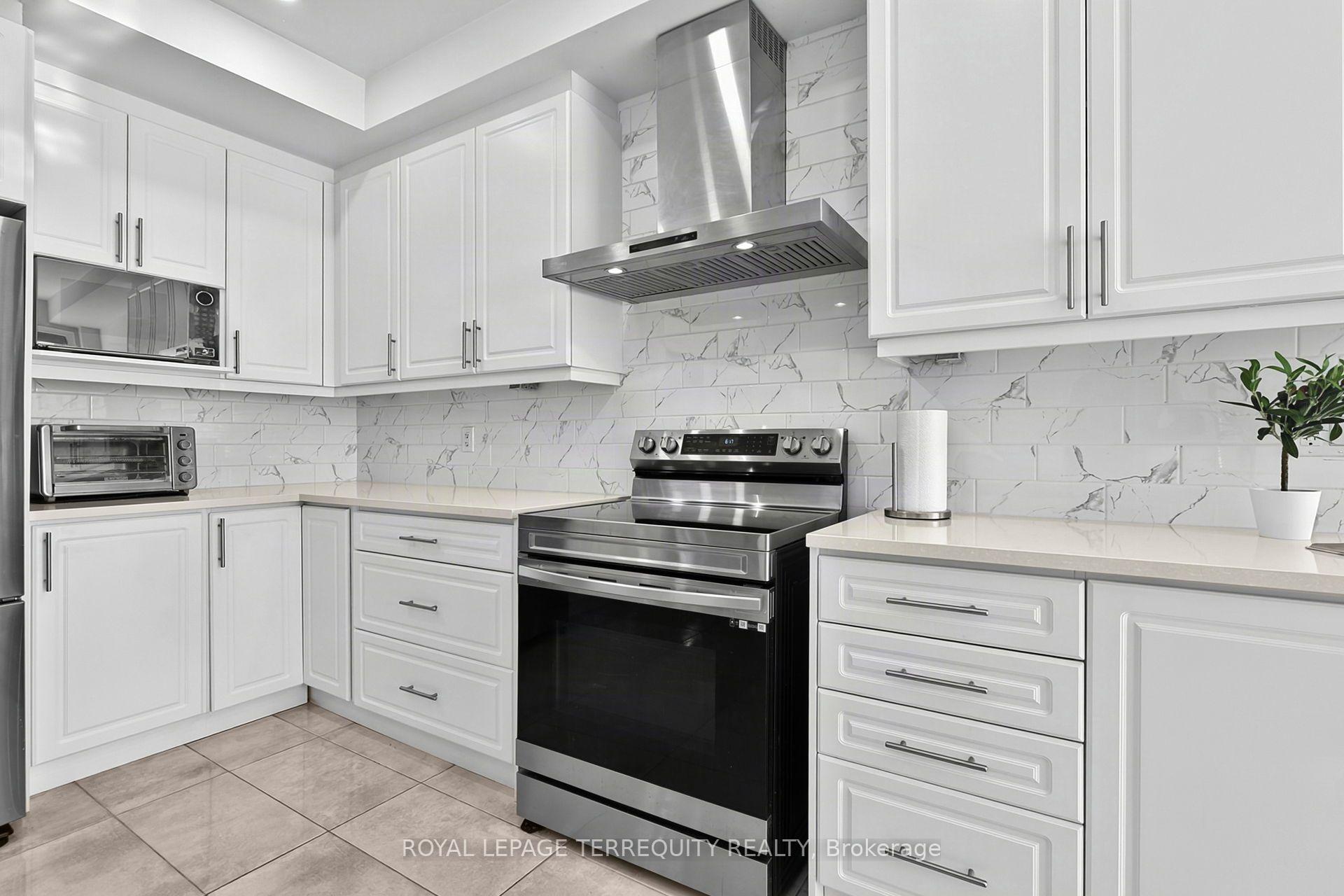 Photo 14 of 9 Kiernan Crescent N, New Tecumseth, Alliston — HOMEH