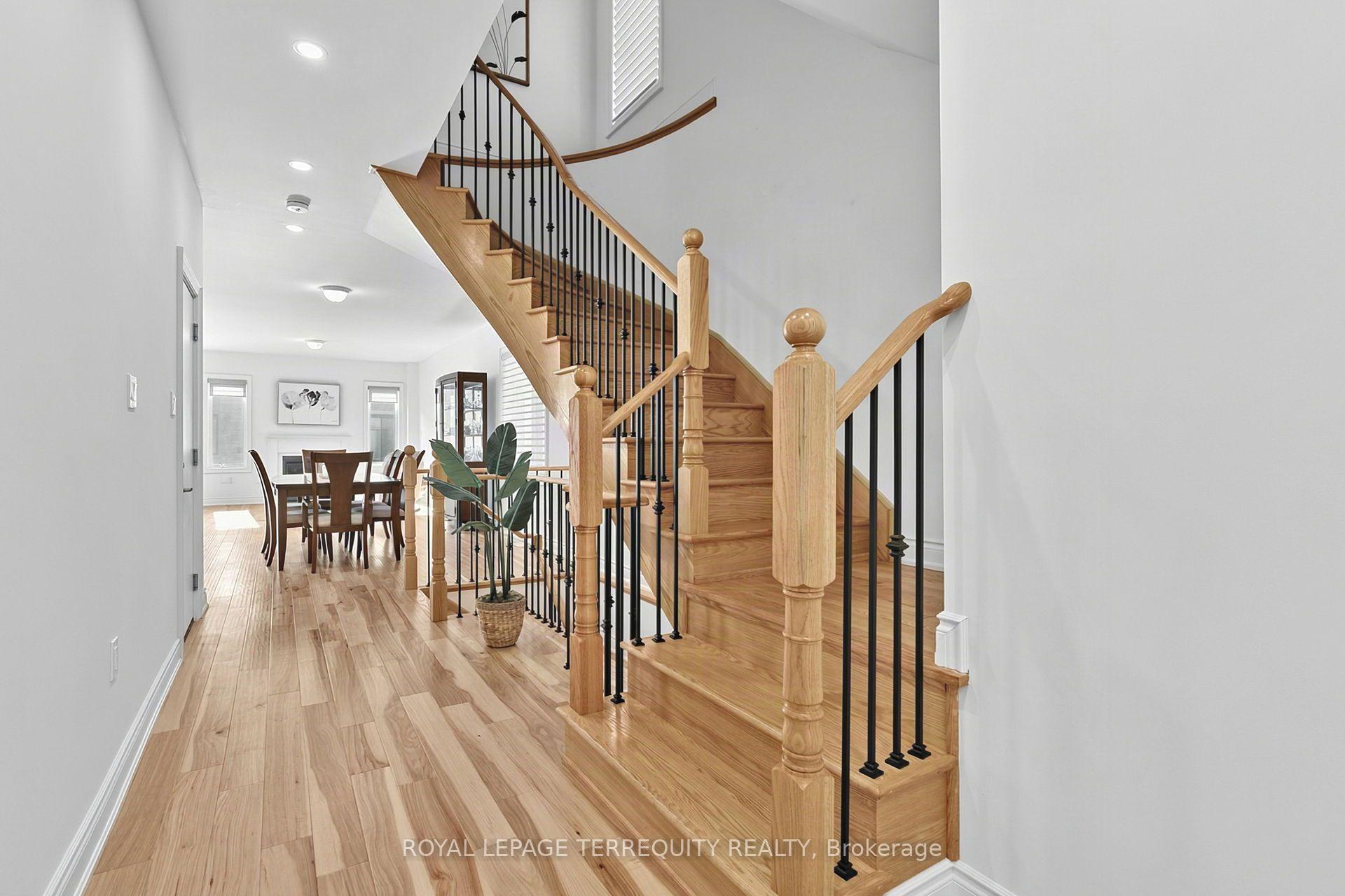Photo 17 of 9 Kiernan Crescent N, New Tecumseth, Alliston — HOMEH
