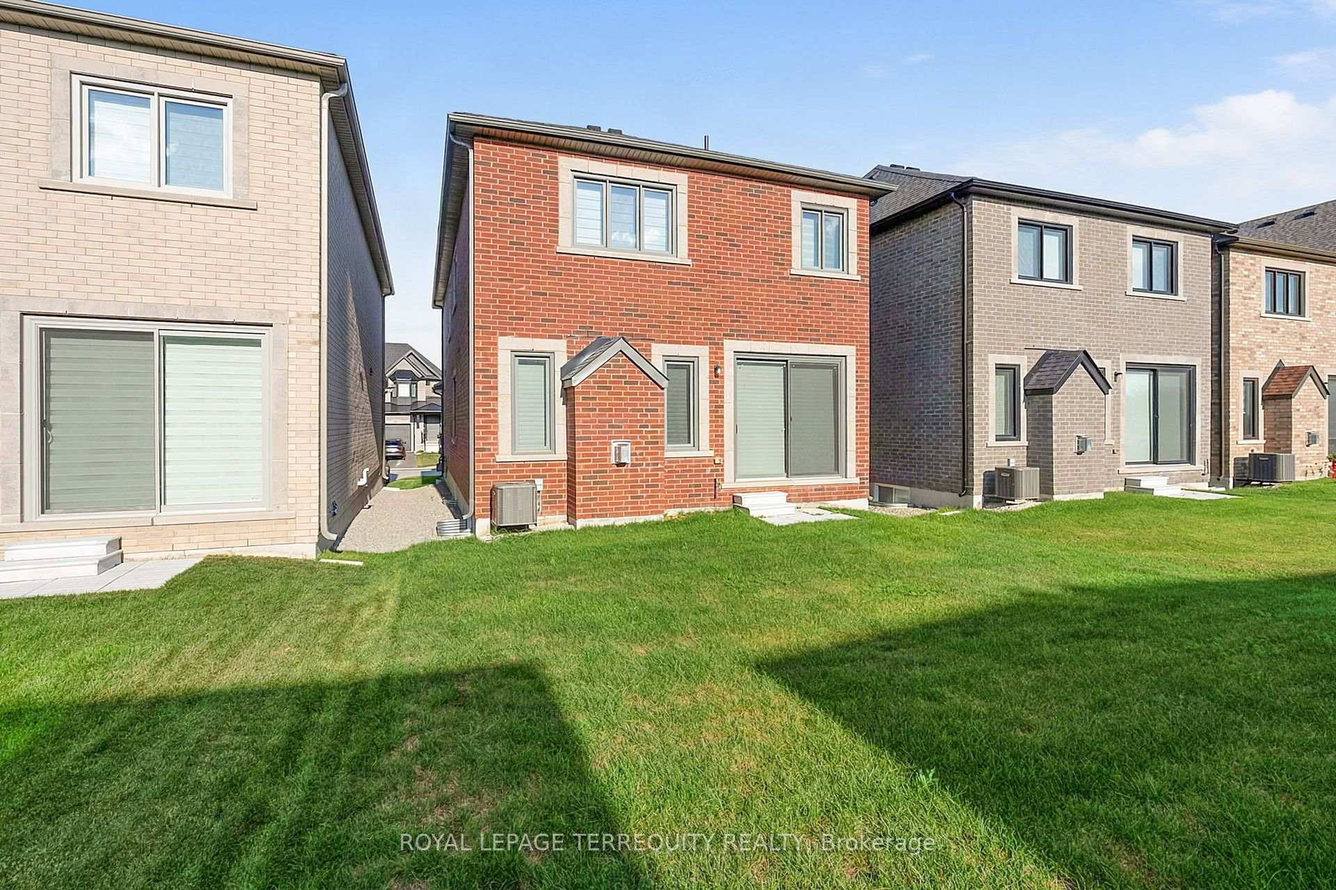 Photo 35 of 9 Kiernan Crescent N, New Tecumseth, Alliston — HOMEH