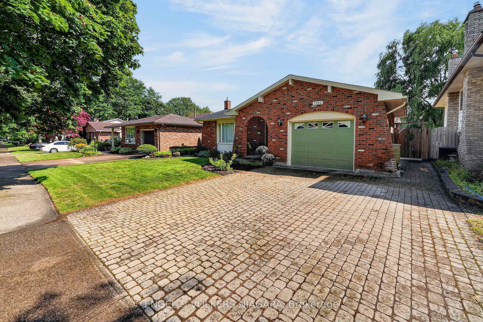 Photo 2 of 7380 Green Boughs Road, Niagara Falls, Casey — HOMEH