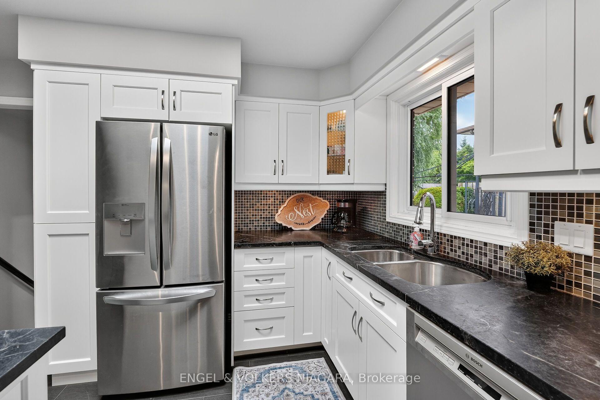 Photo 10 of 7380 Green Boughs Road, Niagara Falls, Casey — HOMEH