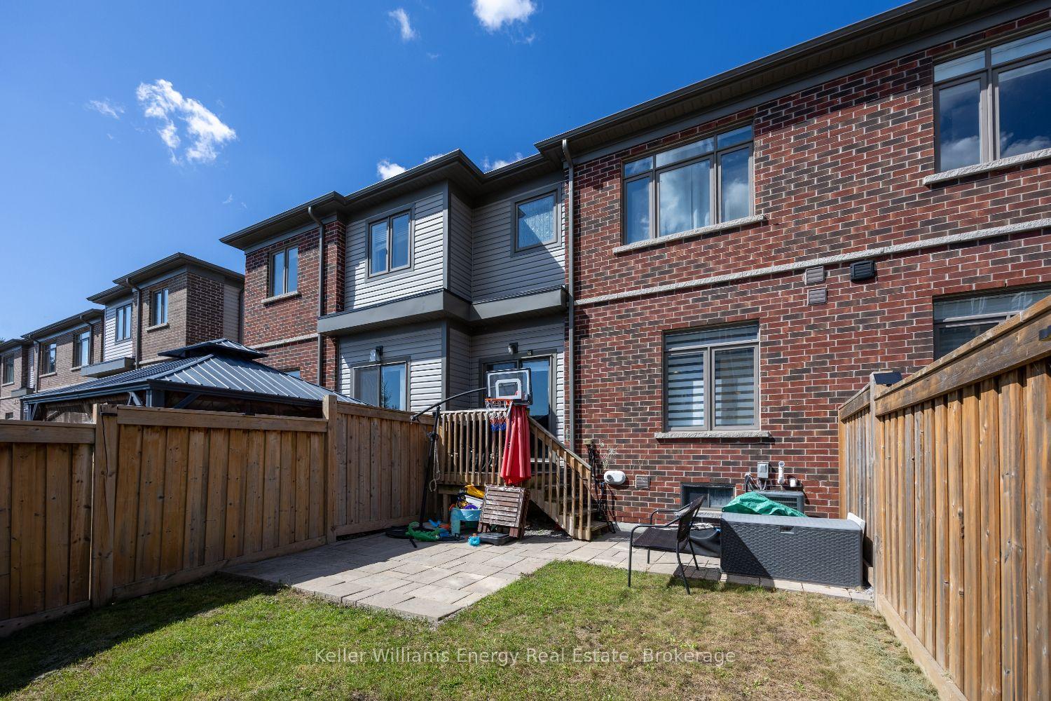 Photo 2 of 72 Longshore Way, Whitby, Port Whitby — HOMEH