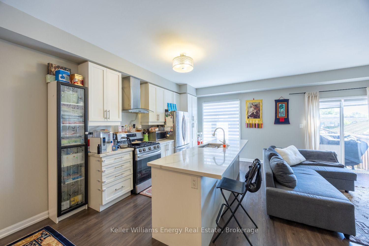 Photo 4 of 72 Longshore Way, Whitby, Port Whitby — HOMEH