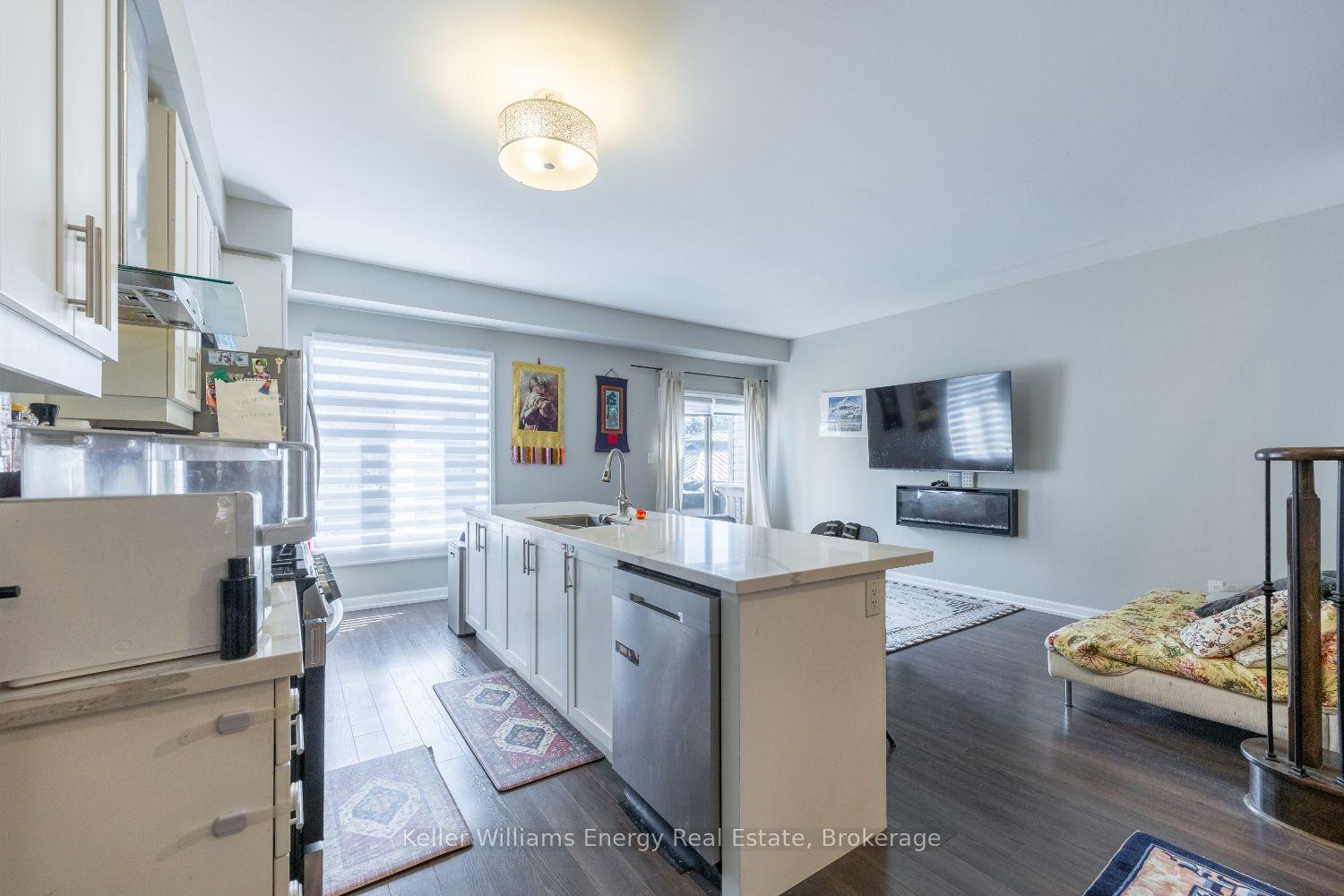 Photo 5 of 72 Longshore Way, Whitby, Port Whitby — HOMEH