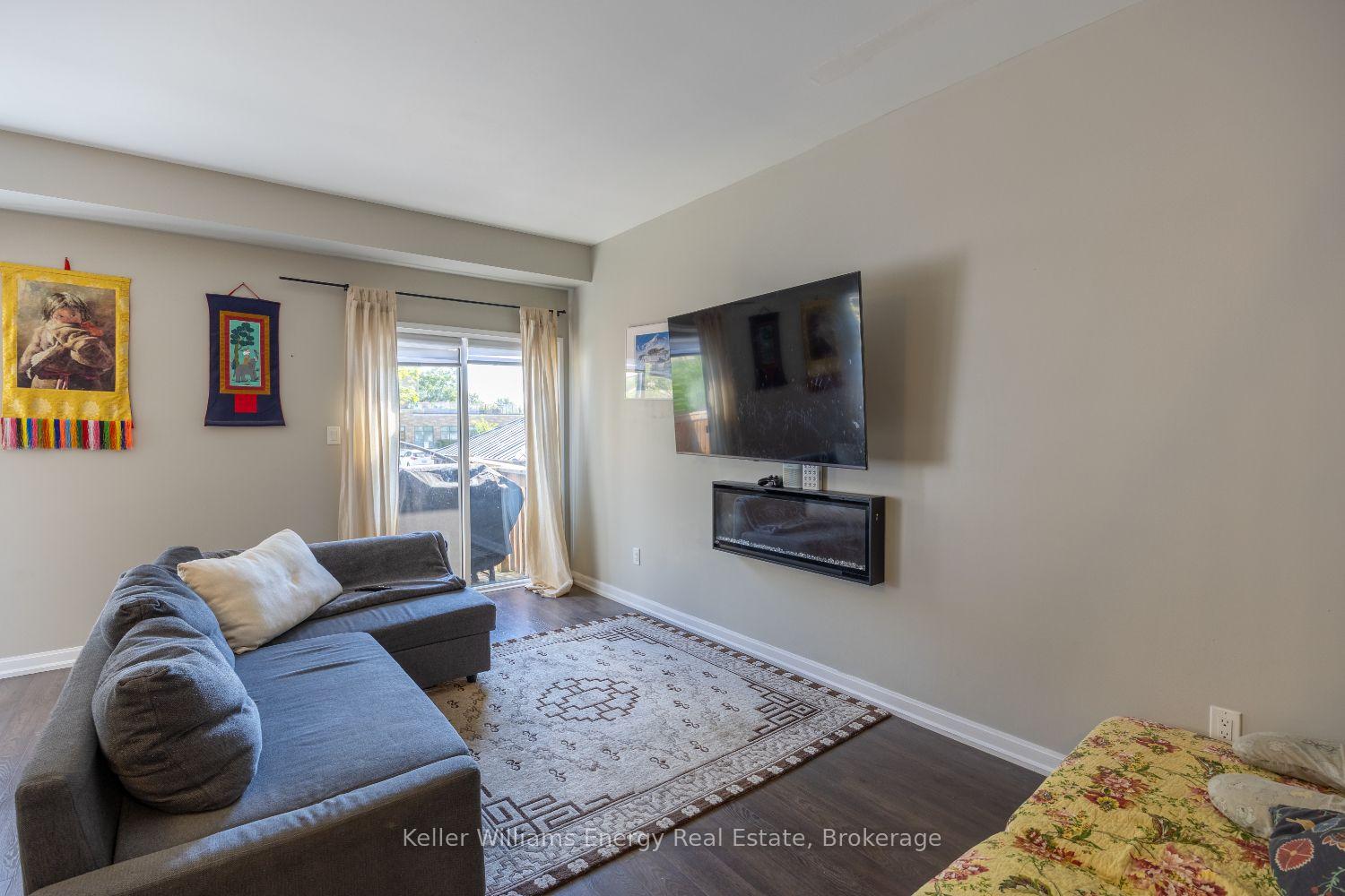 Photo 7 of 72 Longshore Way, Whitby, Port Whitby — HOMEH