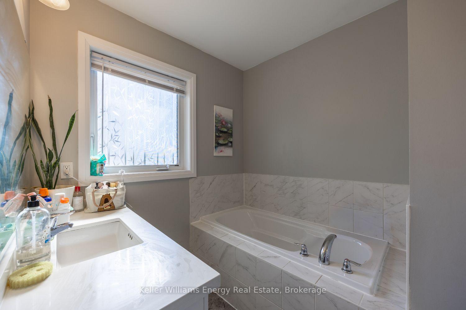 Photo 9 of 72 Longshore Way, Whitby, Port Whitby — HOMEH