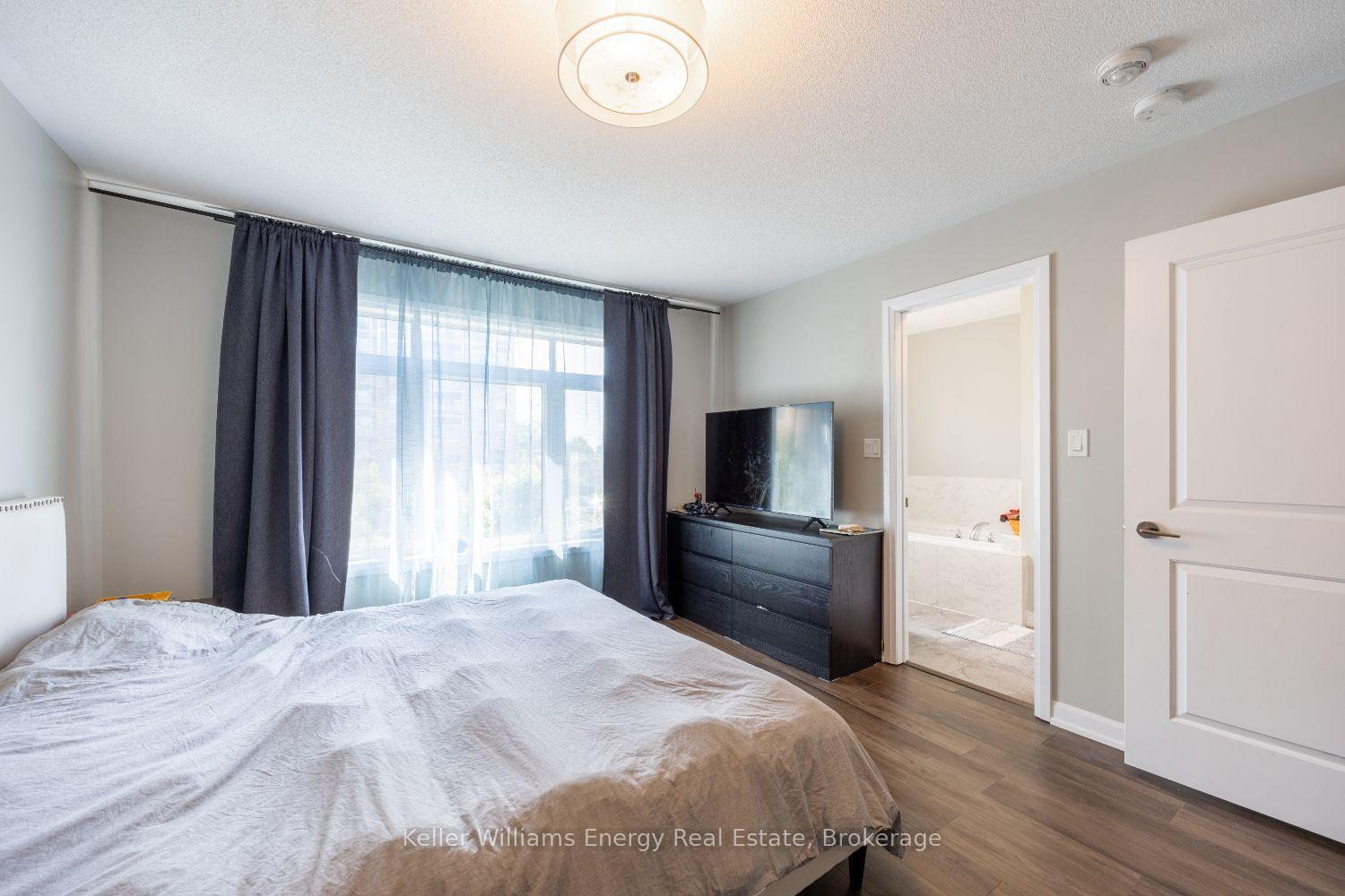 Photo 10 of 72 Longshore Way, Whitby, Port Whitby — HOMEH