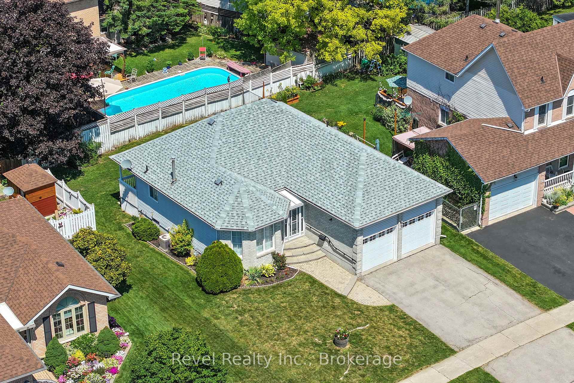Photo 3 of 164 Elgin Street, Kawartha Lakes, Lindsay — HOMEH
