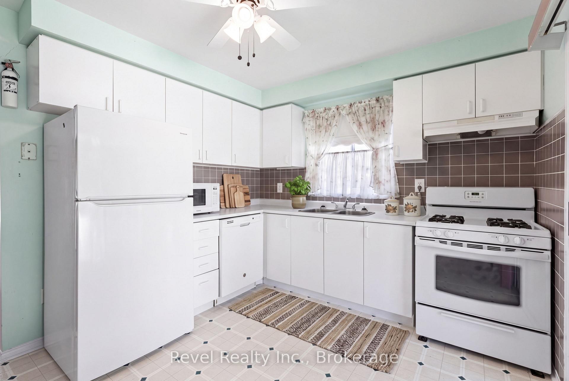 Photo 9 of 164 Elgin Street, Kawartha Lakes, Lindsay — HOMEH