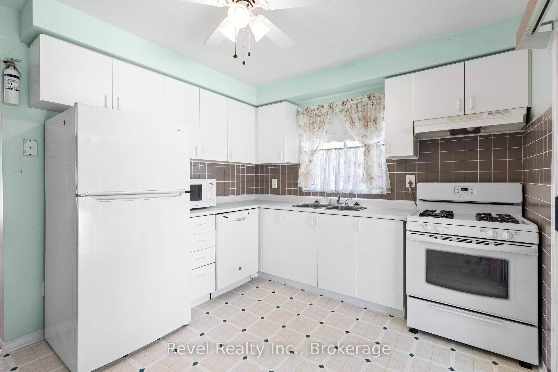 Photo 10 of 164 Elgin Street, Kawartha Lakes, Lindsay — HOMEH