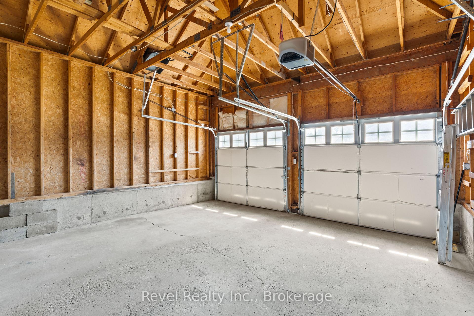 Photo 33 of 164 Elgin Street, Kawartha Lakes, Lindsay — HOMEH