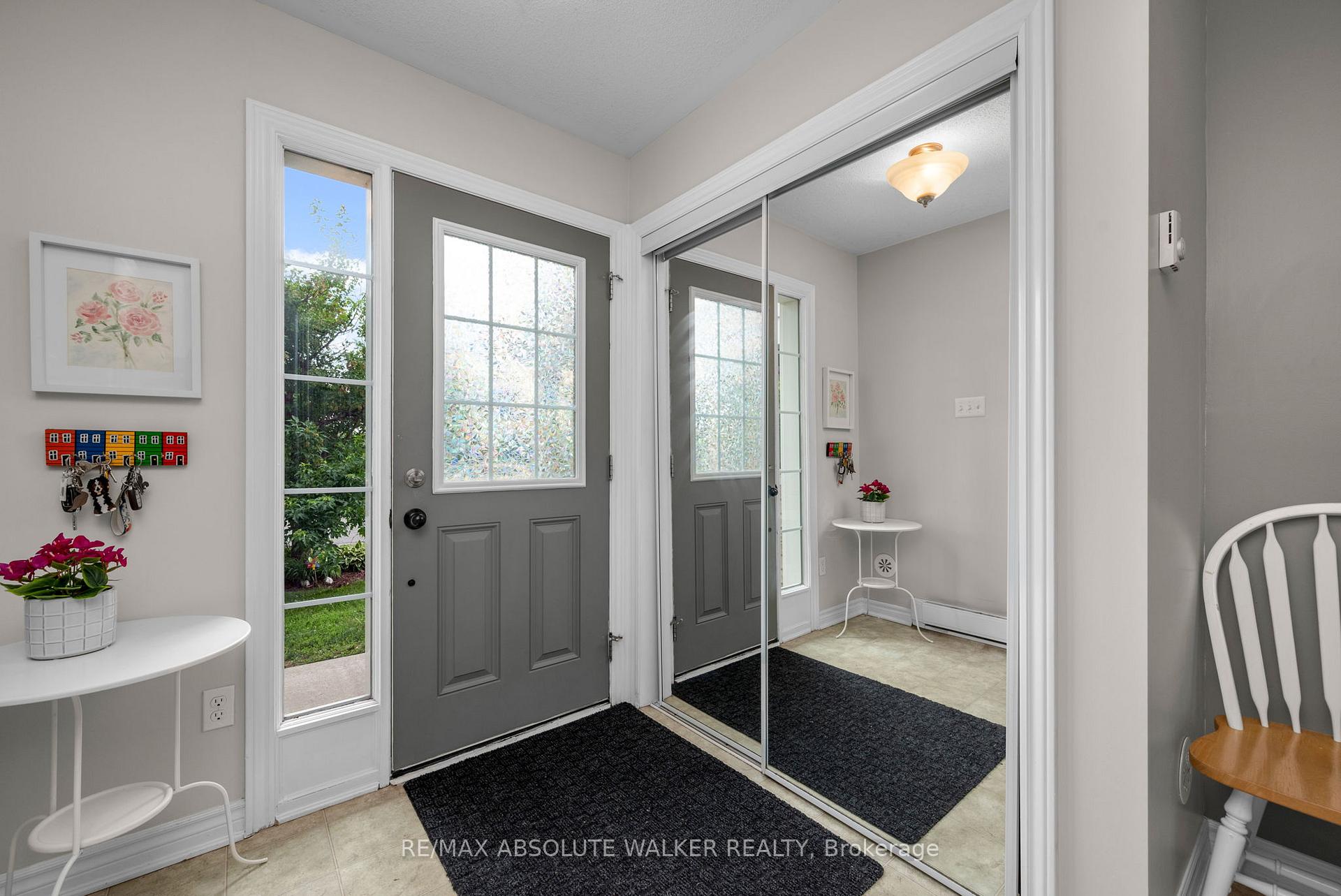 Photo 3 of 156 Sunshine Crescent, Ottawa, Notting Hill/Summerside — HOMEH