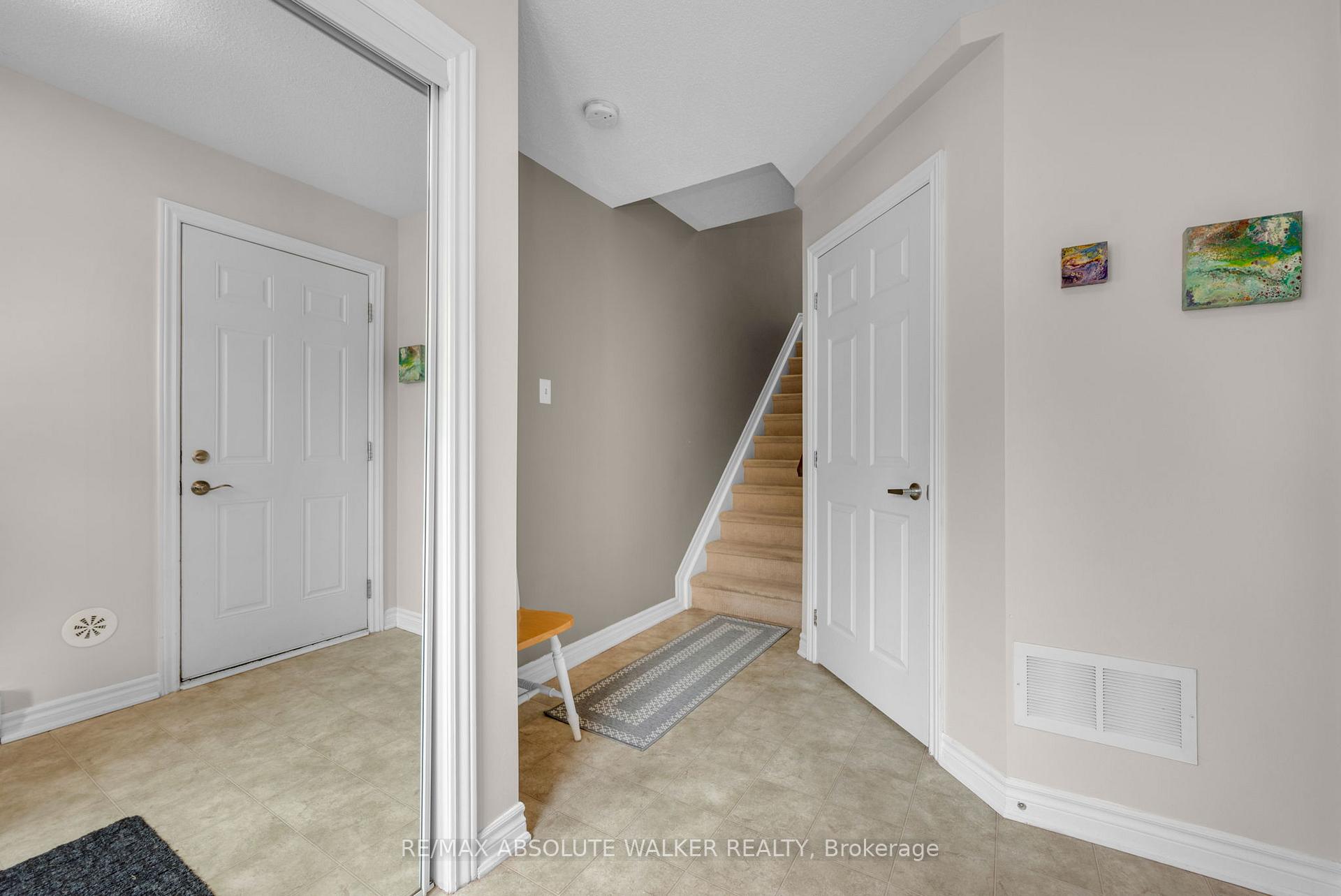 Photo 4 of 156 Sunshine Crescent, Ottawa, Notting Hill/Summerside — HOMEH