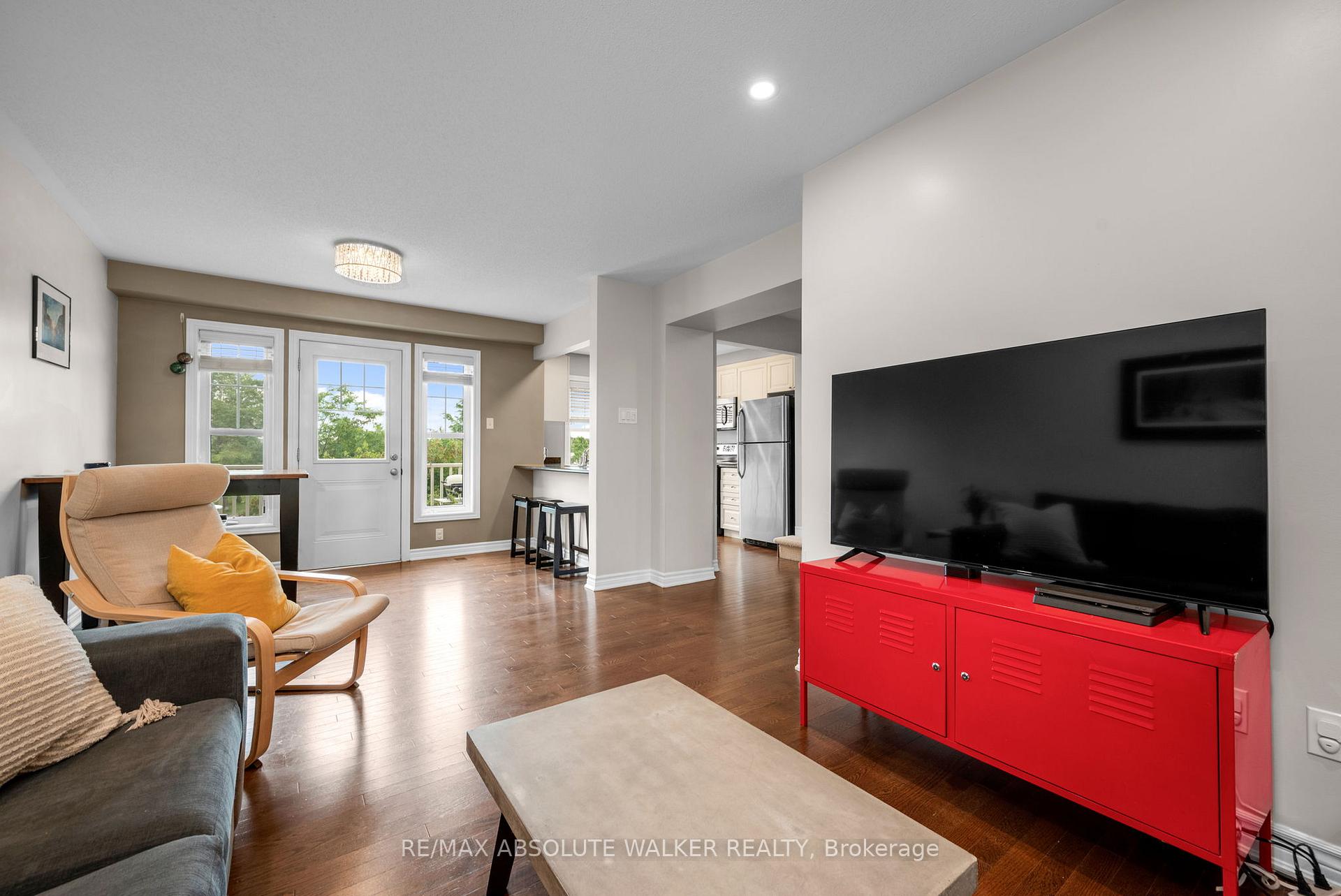 Photo 6 of 156 Sunshine Crescent, Ottawa, Notting Hill/Summerside — HOMEH