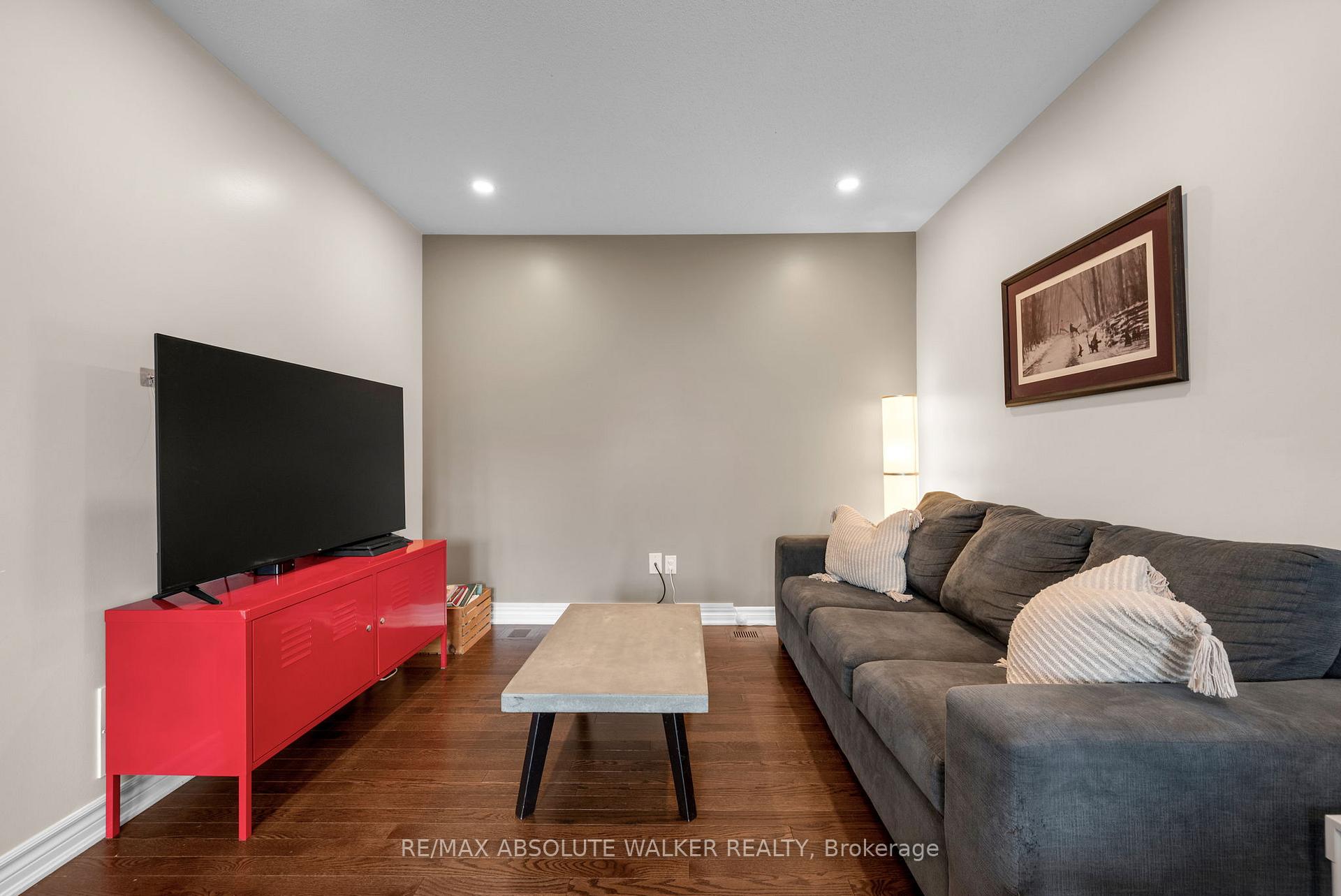 Photo 7 of 156 Sunshine Crescent, Ottawa, Notting Hill/Summerside — HOMEH