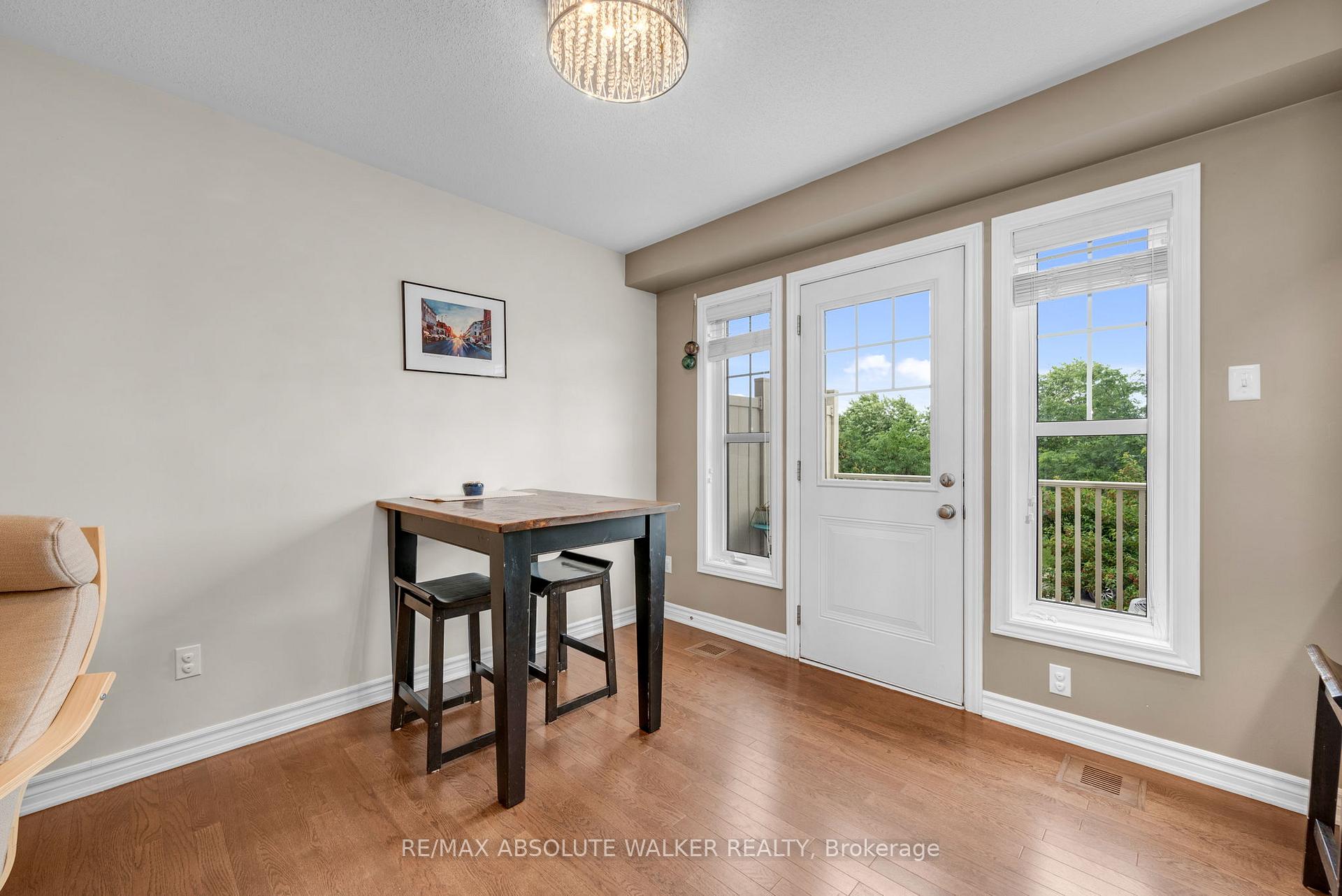 Photo 8 of 156 Sunshine Crescent, Ottawa, Notting Hill/Summerside — HOMEH