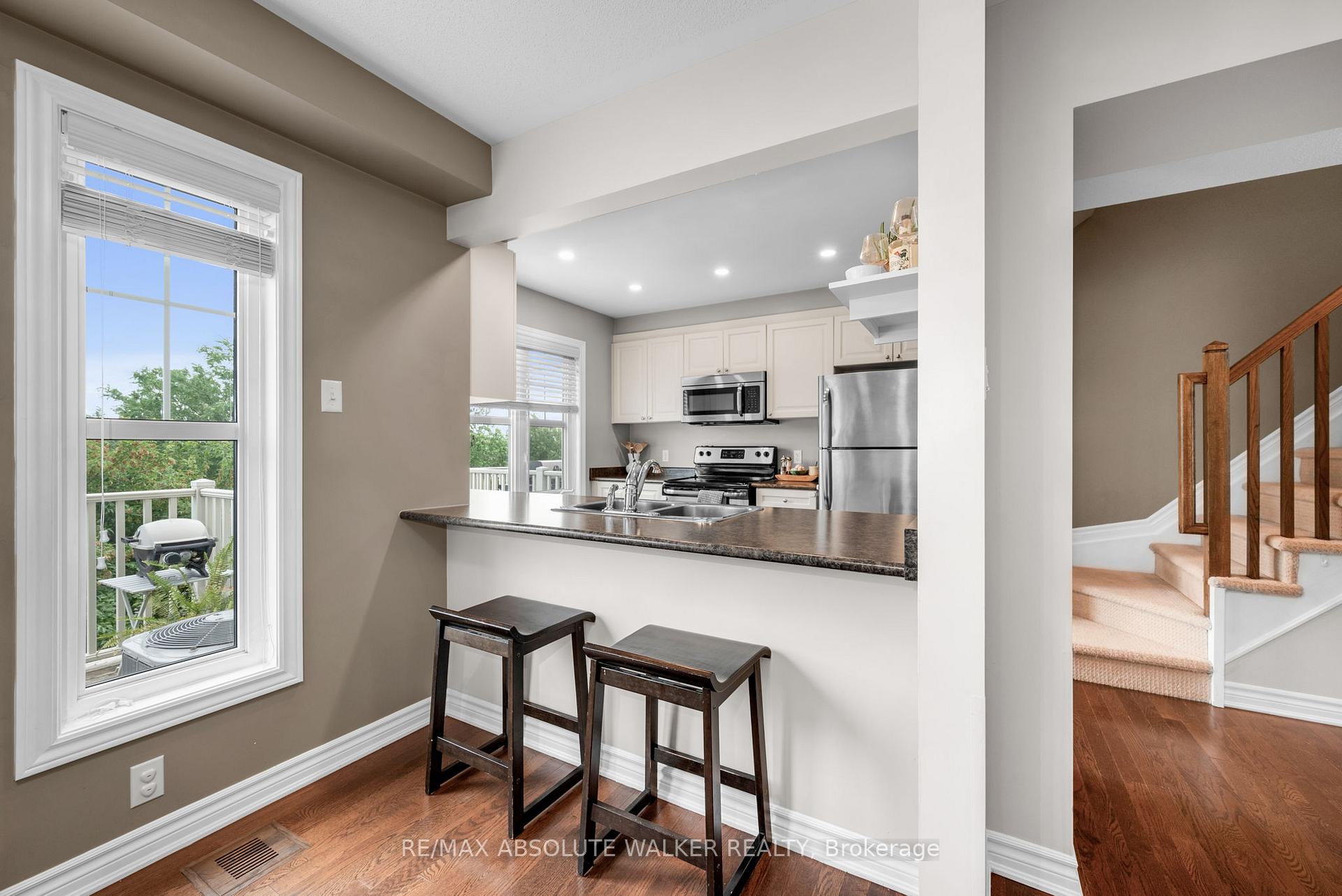 Photo 10 of 156 Sunshine Crescent, Ottawa, Notting Hill/Summerside — HOMEH