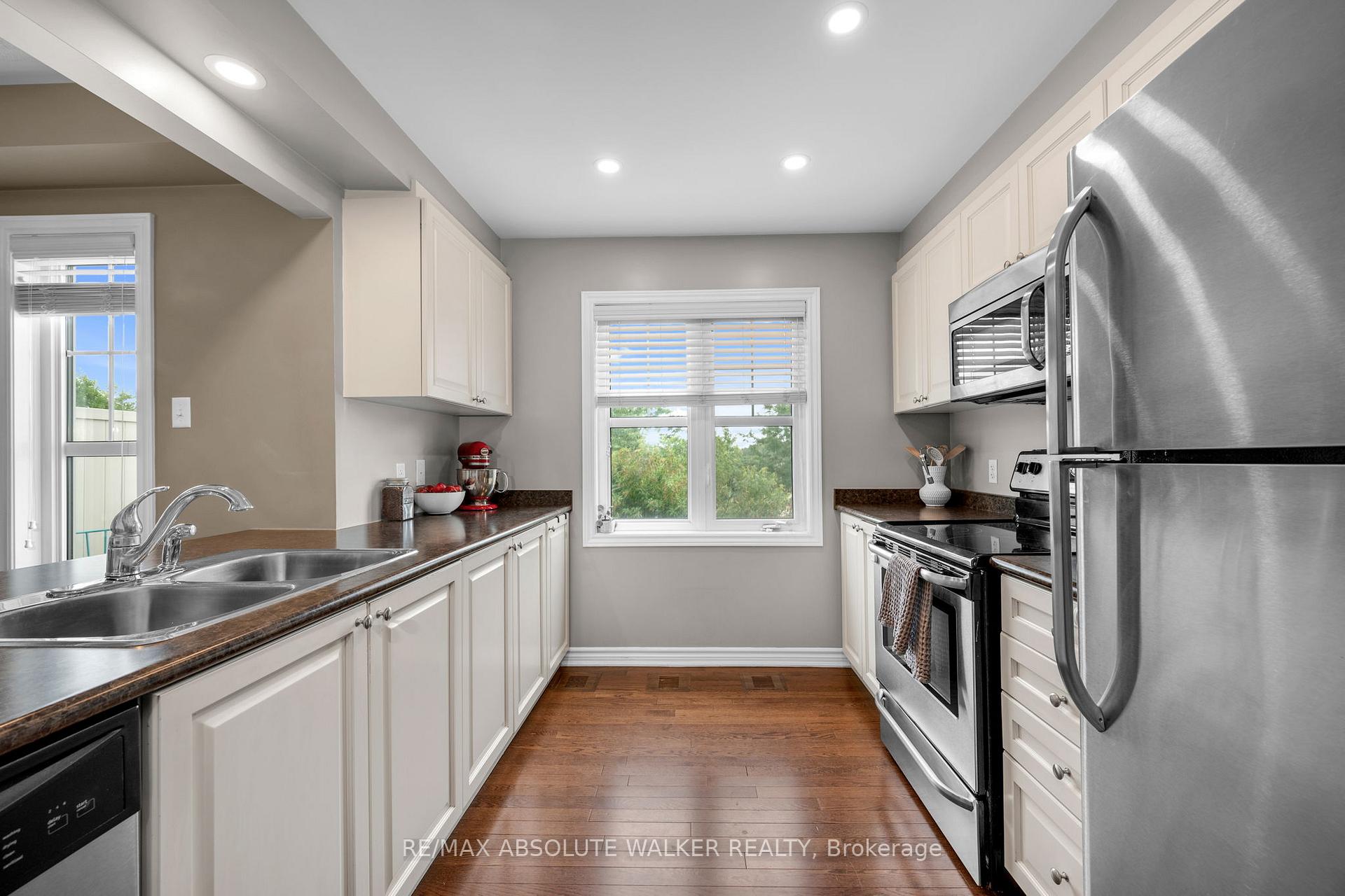 Photo 11 of 156 Sunshine Crescent, Ottawa, Notting Hill/Summerside — HOMEH
