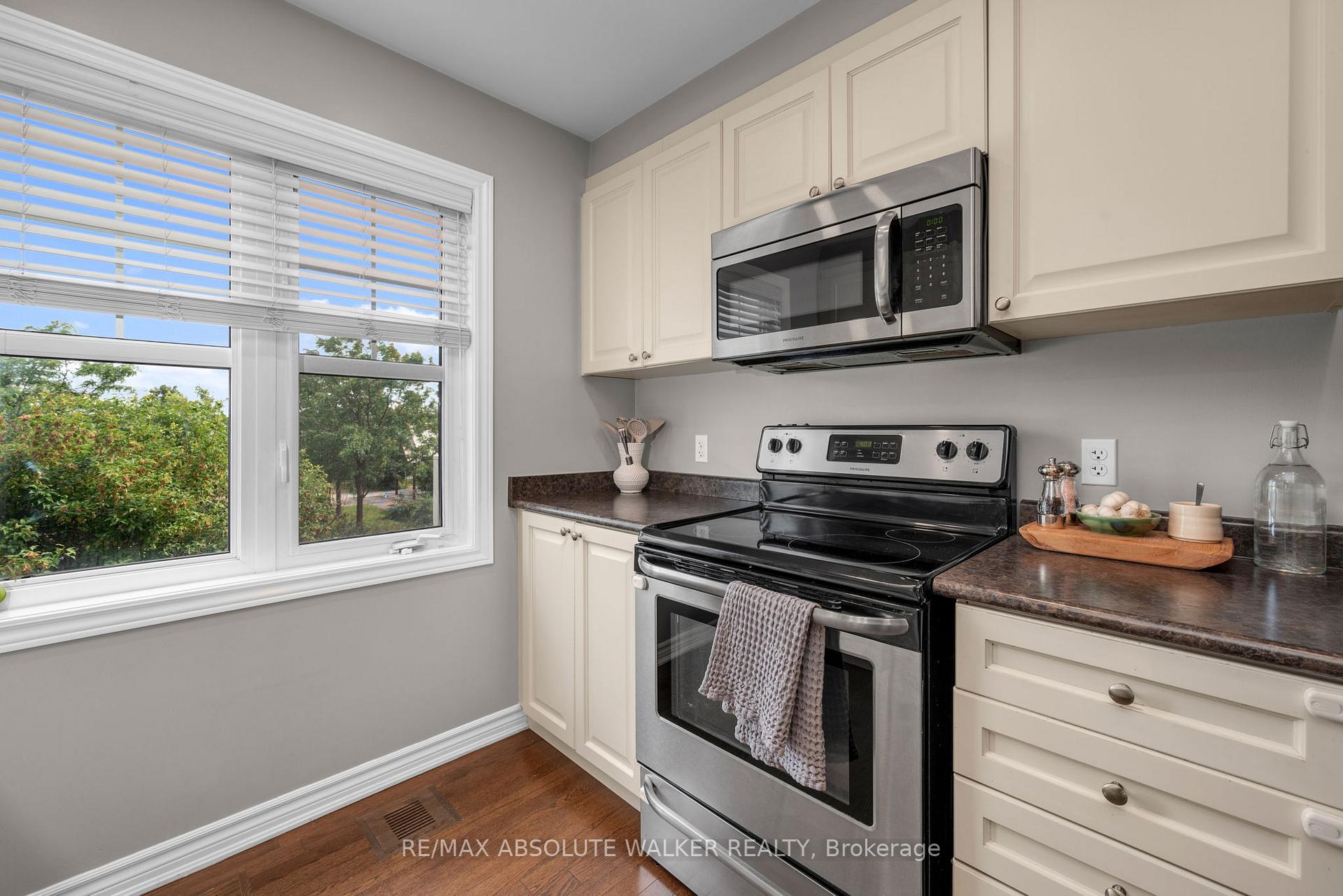 Photo 13 of 156 Sunshine Crescent, Ottawa, Notting Hill/Summerside — HOMEH