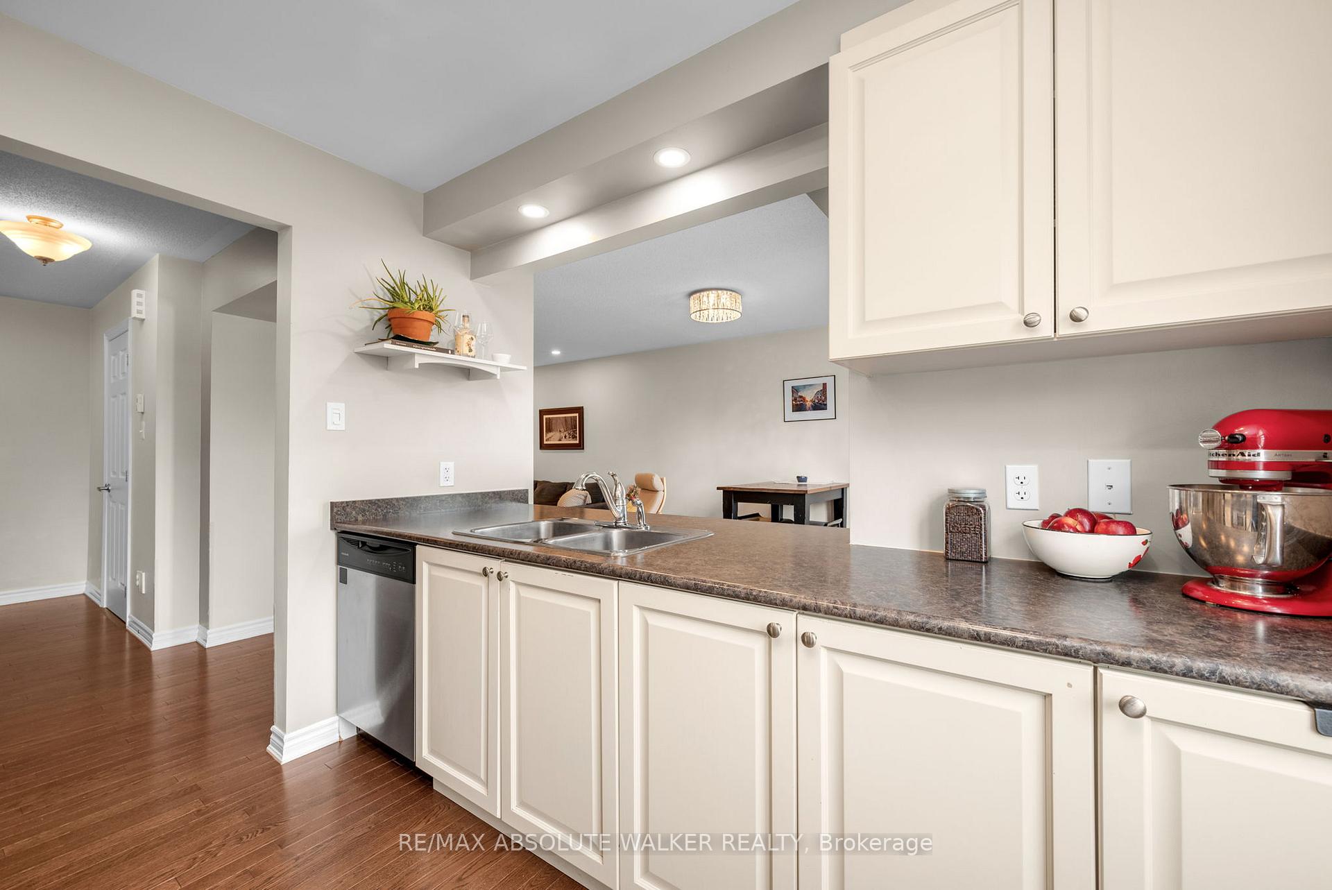 Photo 14 of 156 Sunshine Crescent, Ottawa, Notting Hill/Summerside — HOMEH