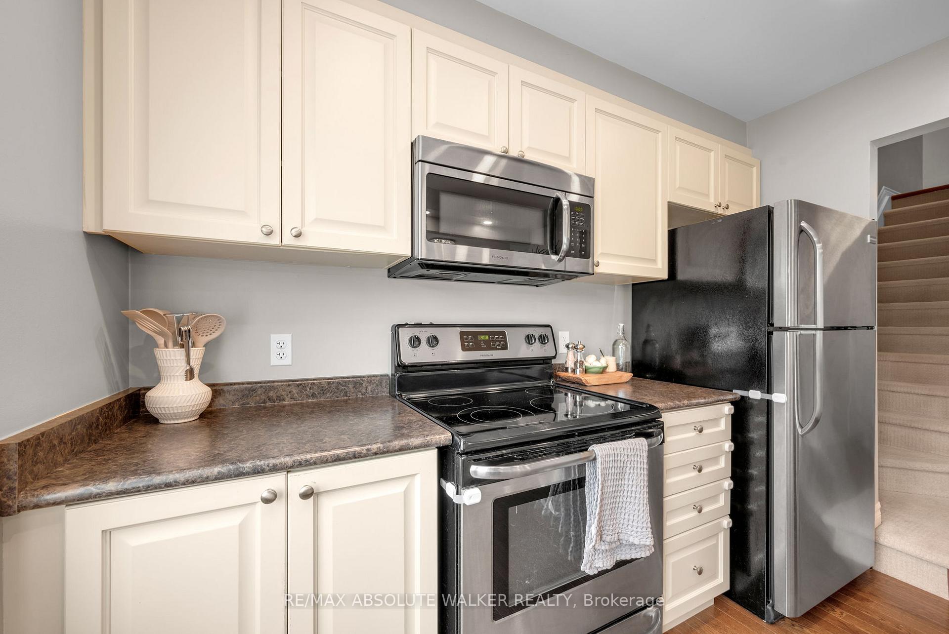 Photo 15 of 156 Sunshine Crescent, Ottawa, Notting Hill/Summerside — HOMEH