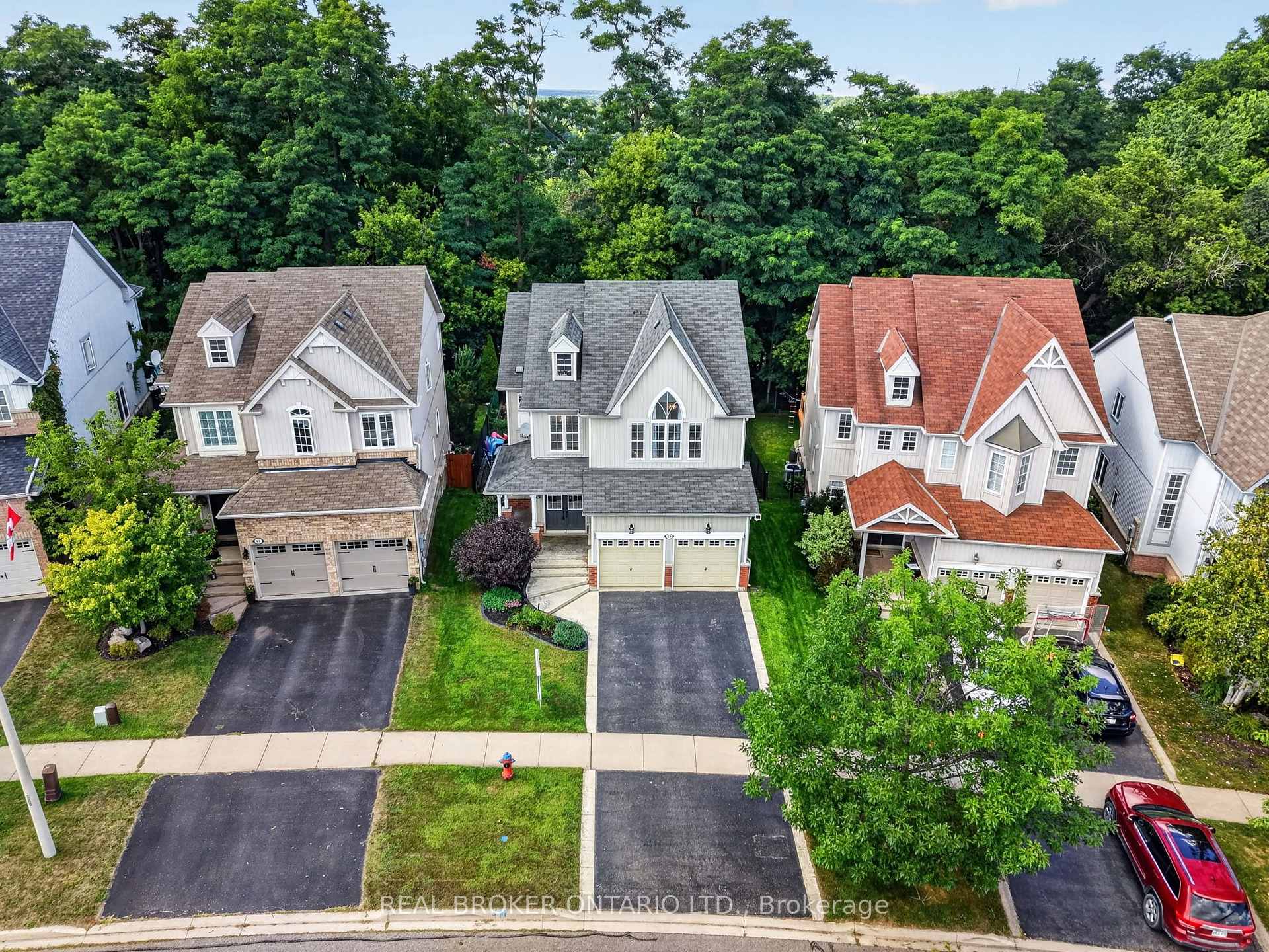 Photo 2 of 60 Meadowglen Boulevard, Halton Hills, Georgetown — HOMEH