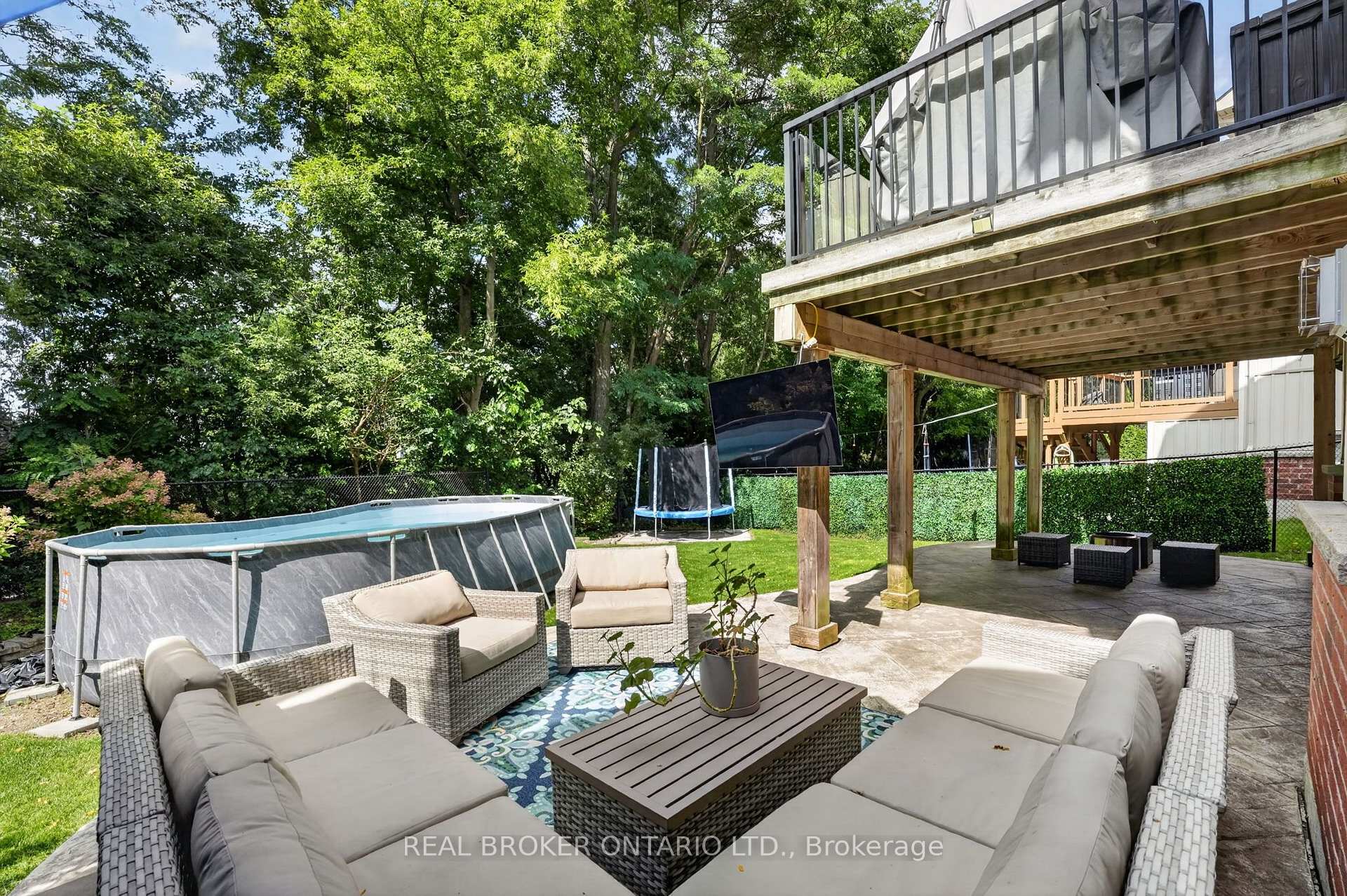 Photo 4 of 60 Meadowglen Boulevard, Halton Hills, Georgetown — HOMEH