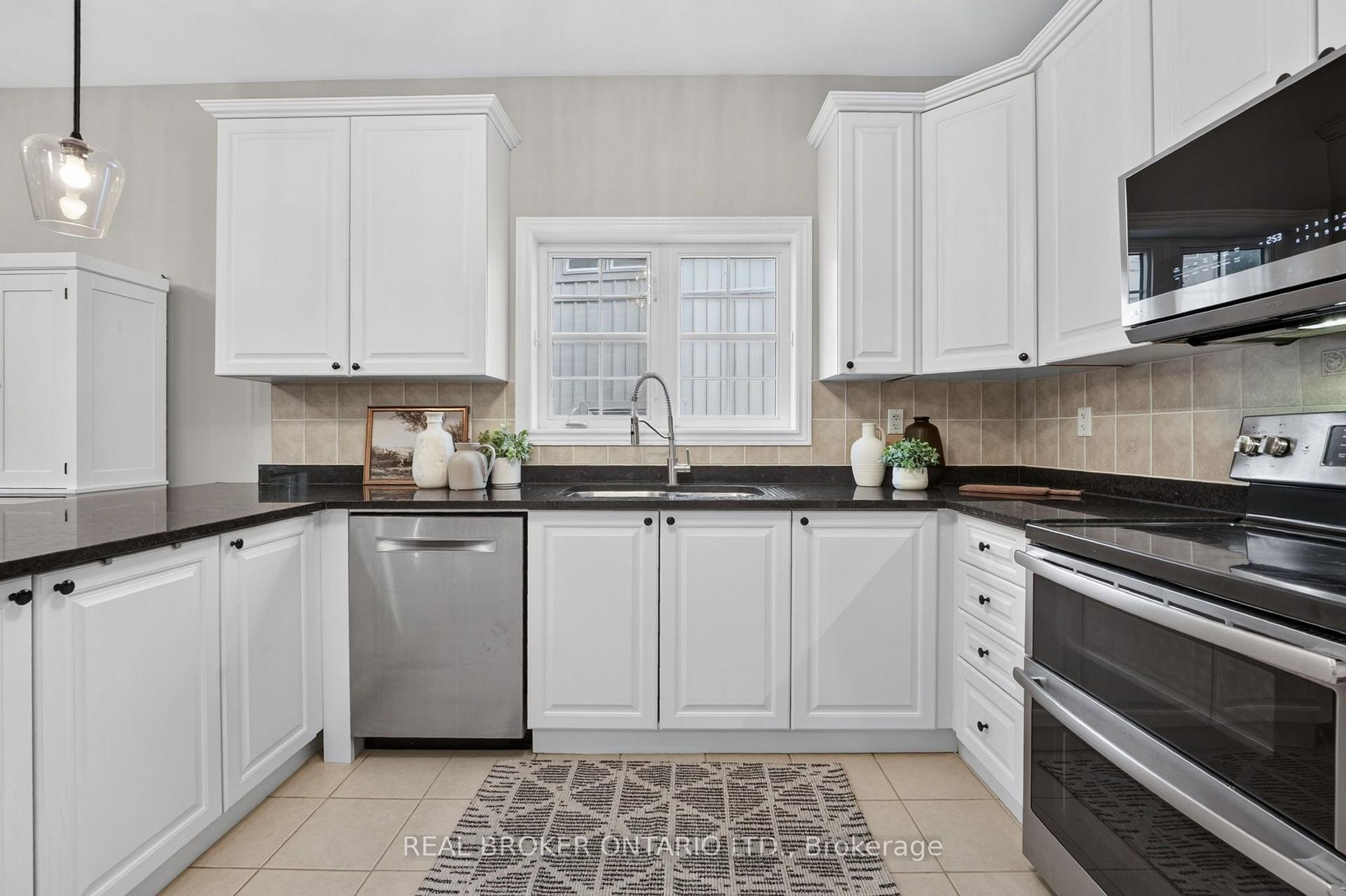 Photo 14 of 60 Meadowglen Boulevard, Halton Hills, Georgetown — HOMEH