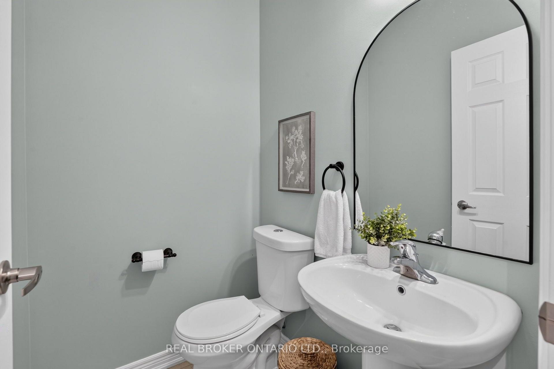Photo 23 of 60 Meadowglen Boulevard, Halton Hills, Georgetown — HOMEH