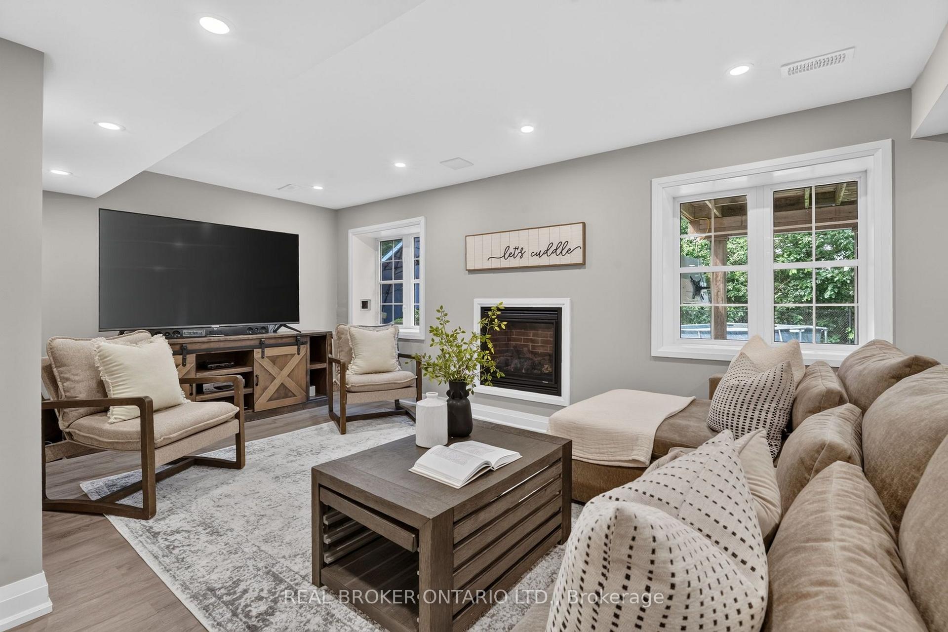 Photo 38 of 60 Meadowglen Boulevard, Halton Hills, Georgetown — HOMEH