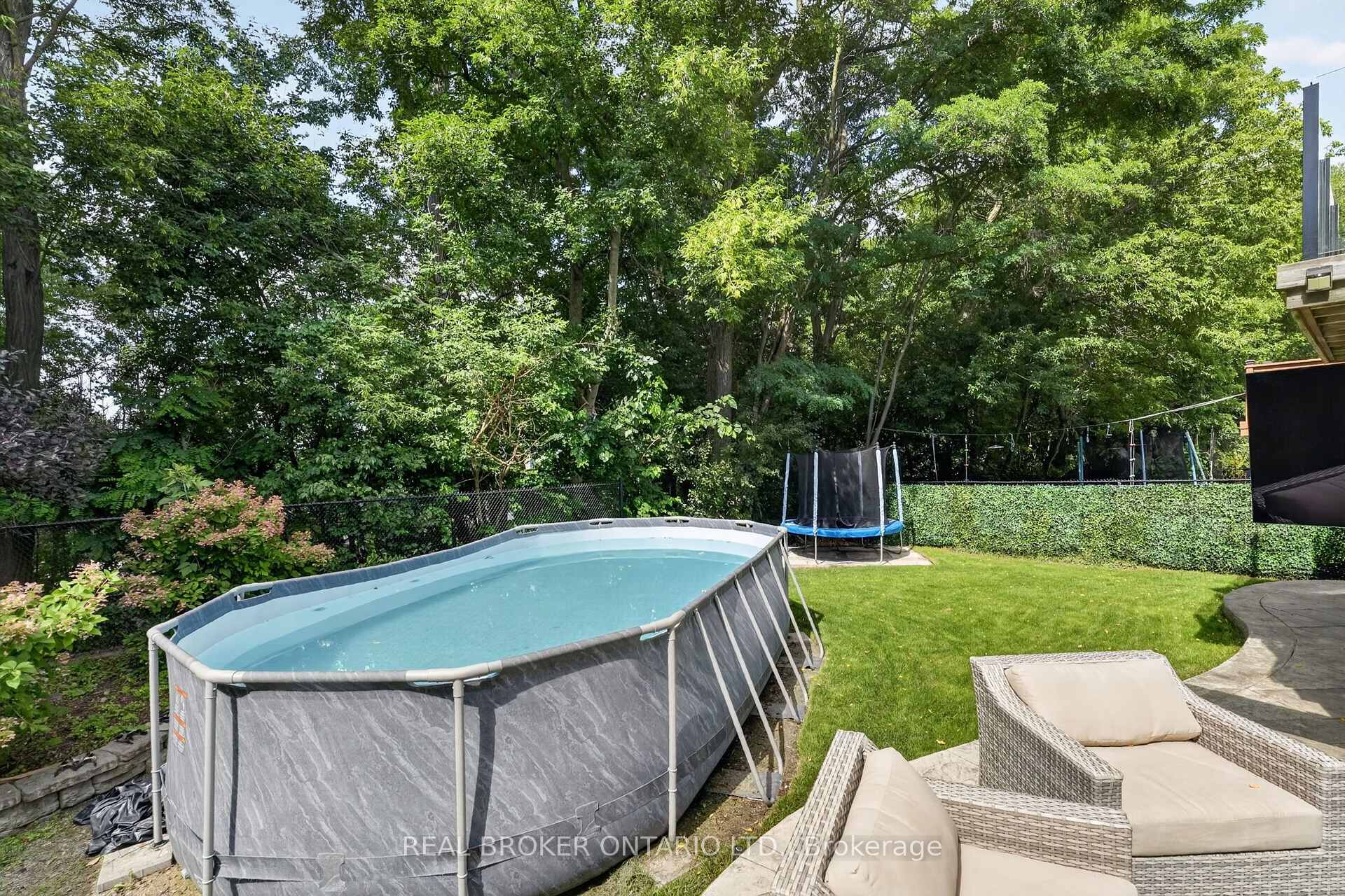 Photo 47 of 60 Meadowglen Boulevard, Halton Hills, Georgetown — HOMEH